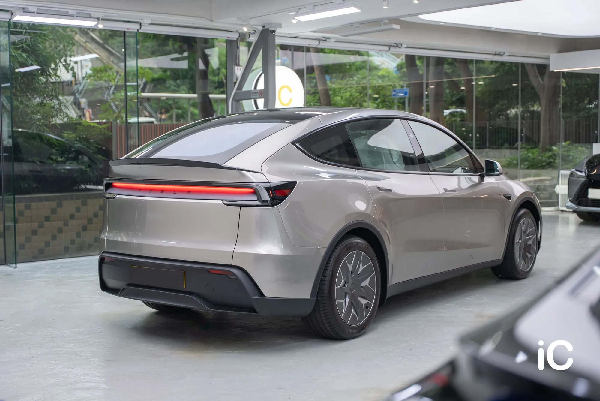 Tesla Model Y L 轉色 PPF 施工作品