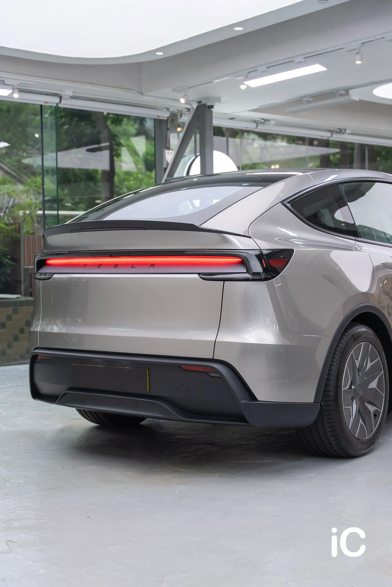 Tesla Model Y L 轉色 PPF 施工作品