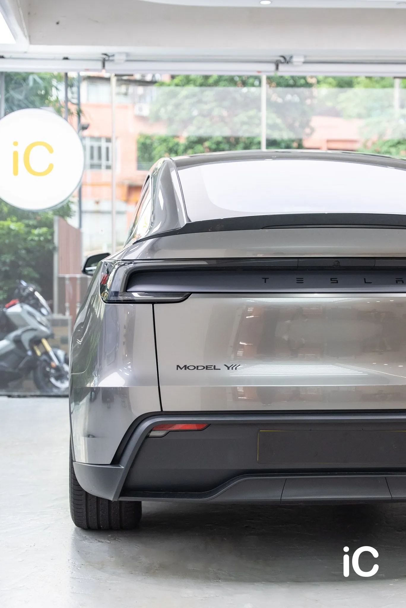 Tesla Model Y L 轉色 PPF 施工作品