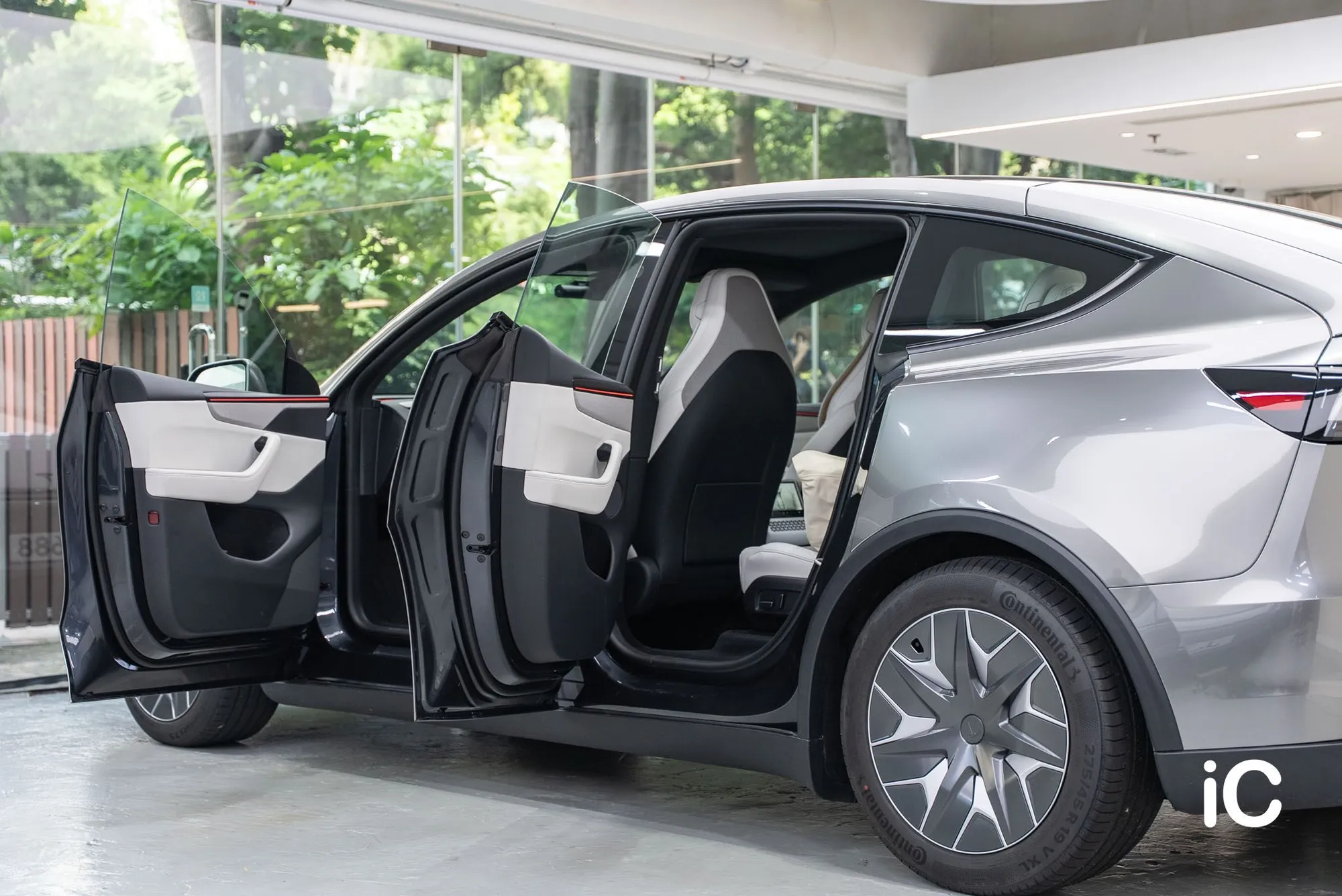 Tesla Model Y L 轉色 PPF 施工作品