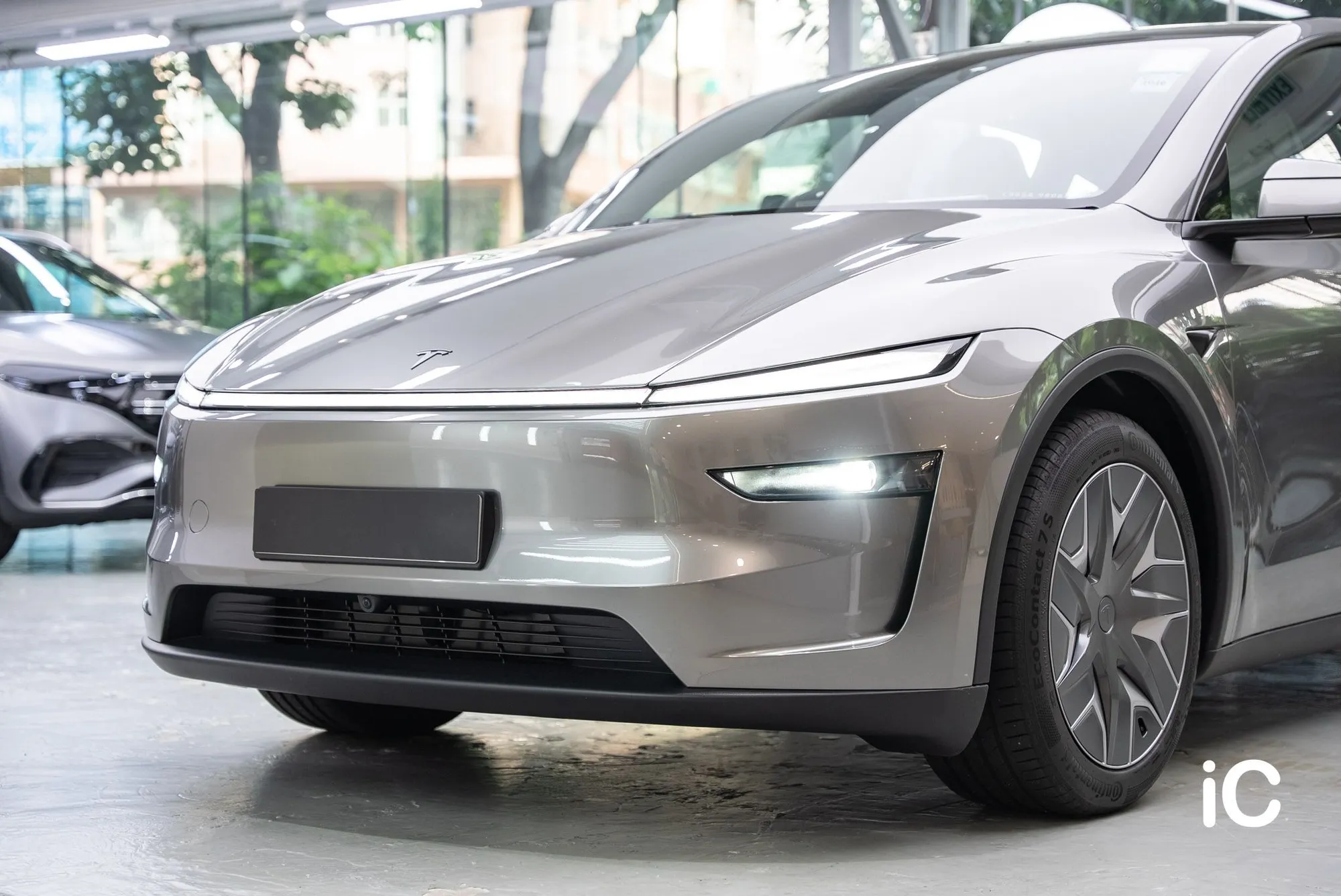 Tesla Model Y L 轉色 PPF 施工作品