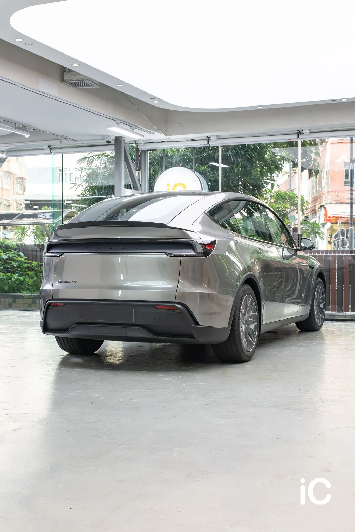 Tesla Model Y L 轉色 PPF 施工作品