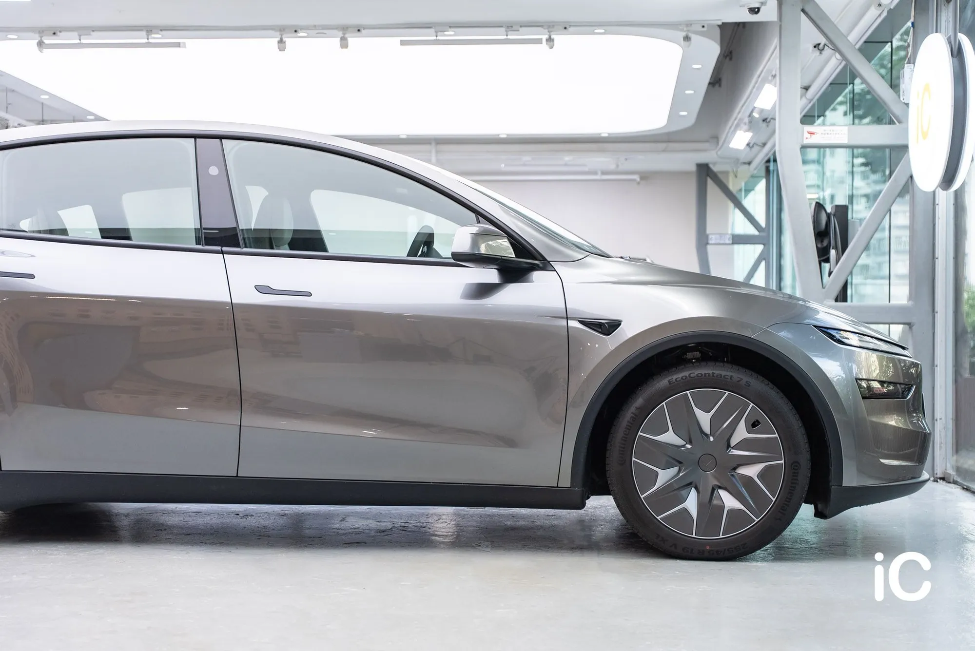 Tesla Model Y L 轉色 PPF 施工作品