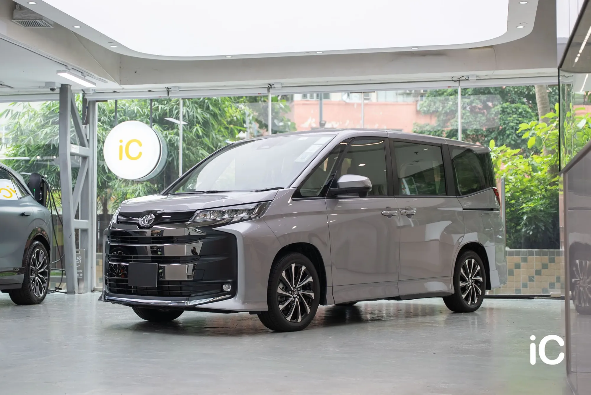 Toyota NOAH 透明 PPF 施工作品