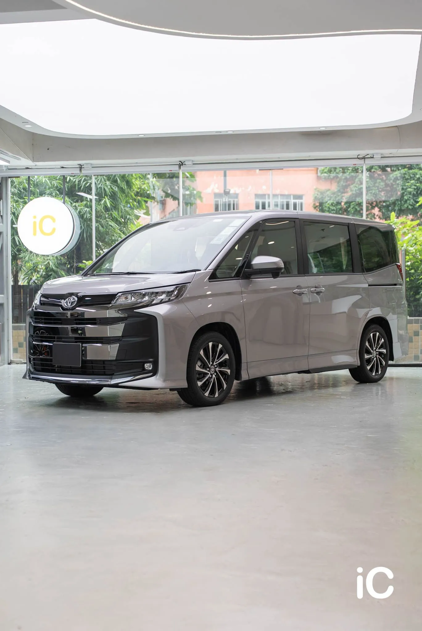 Toyota NOAH 透明 PPF 施工作品