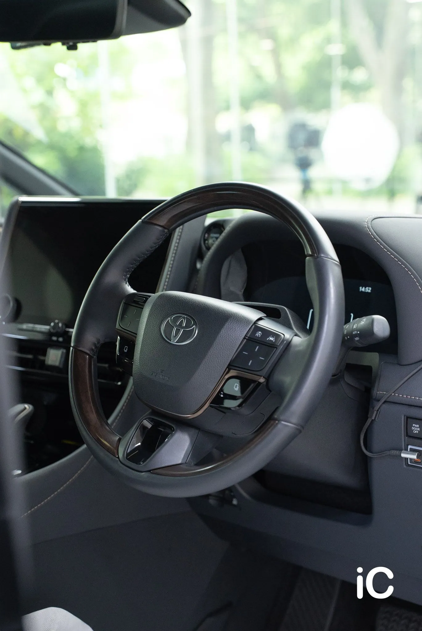 Toyota Vellfire 透明 PPF 施工作品
