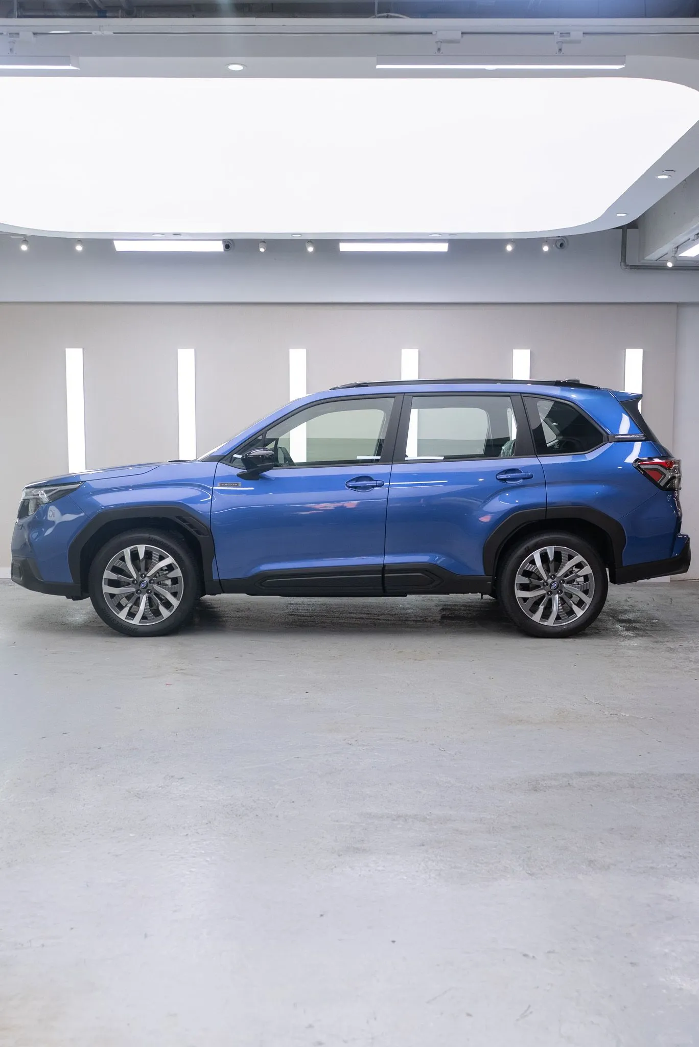 Subaru Forester Daybreak Blue 側面完成光澤