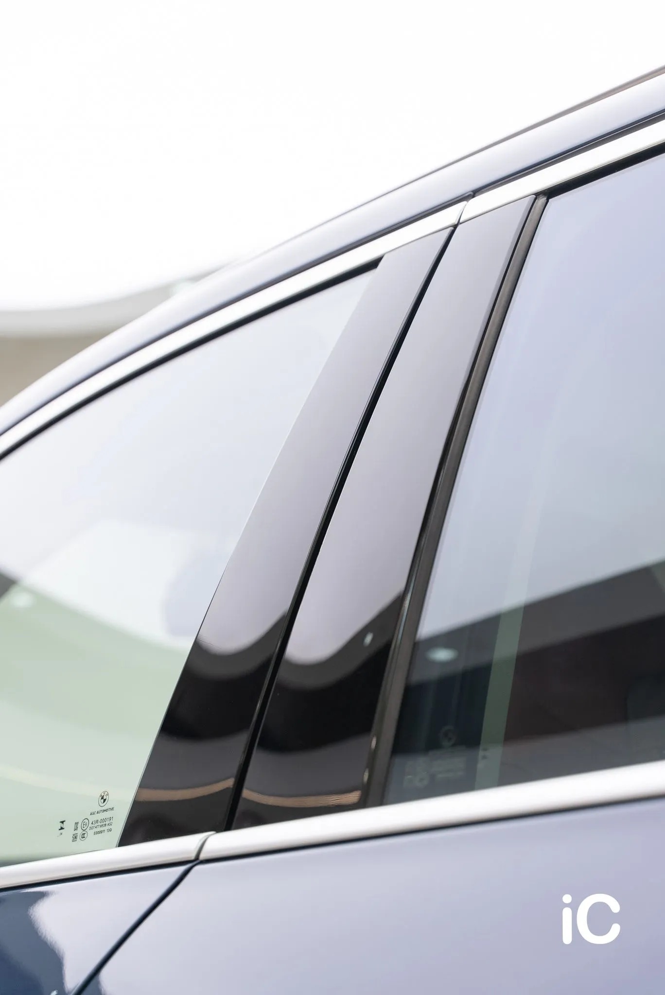 BMW iX1 L 車窗旁黑色飾件
