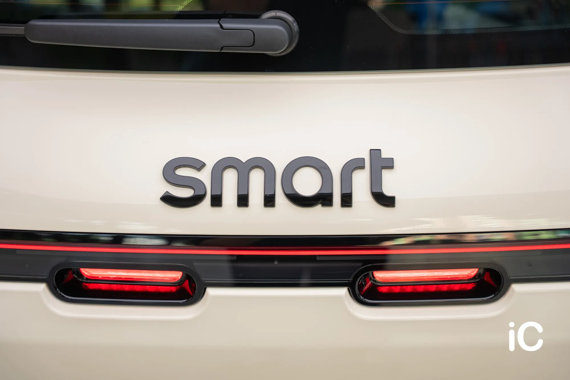 smart #5 Premium 重新安裝的 smart 車尾字章