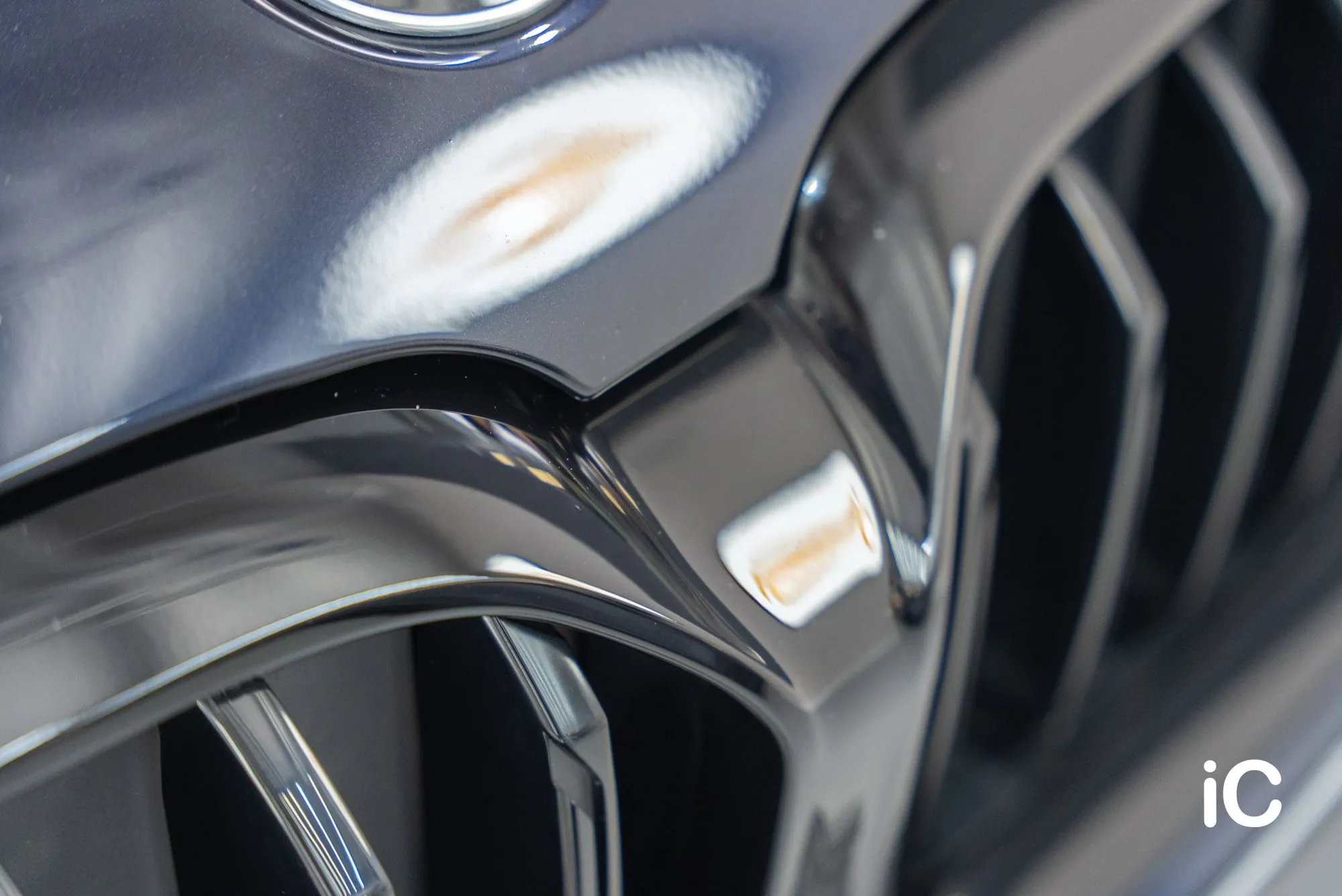 BMW THE 5 雙腎格柵光面近照