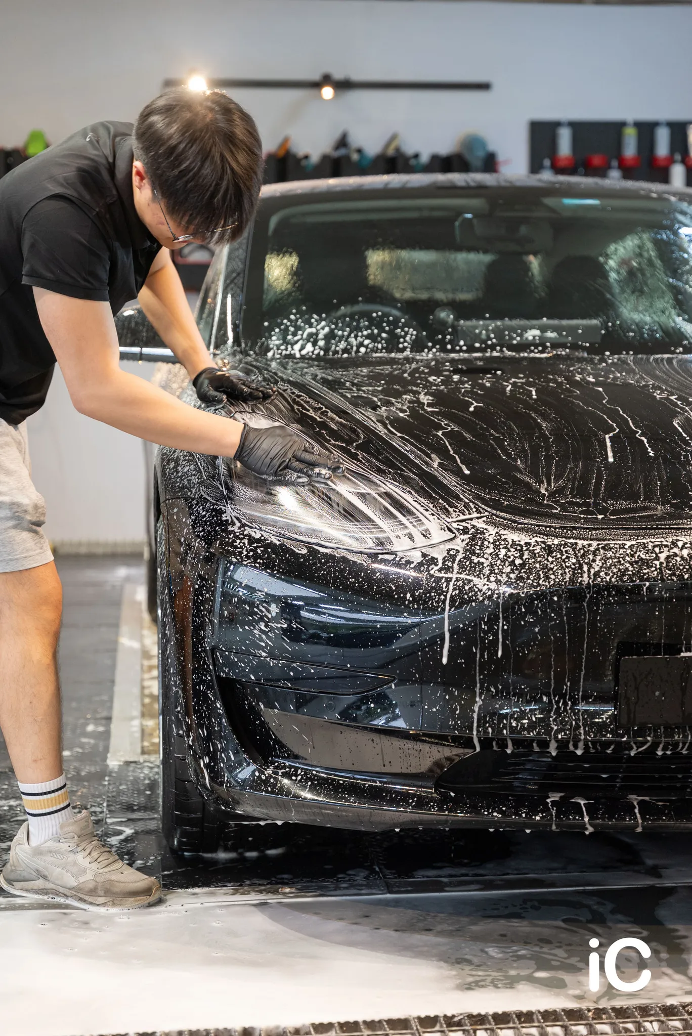 清洗車身表面的泡沫