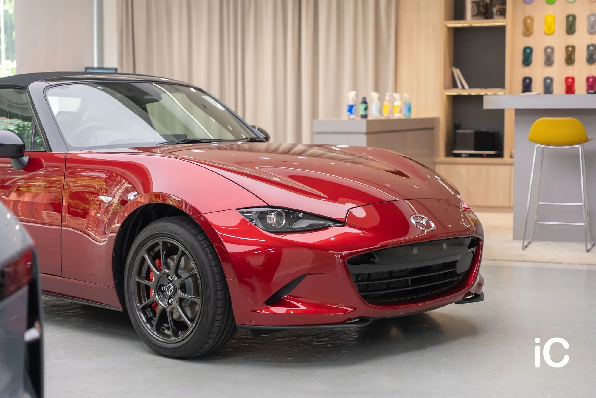Mazda MX-5 車頭斜側低角度完成效果