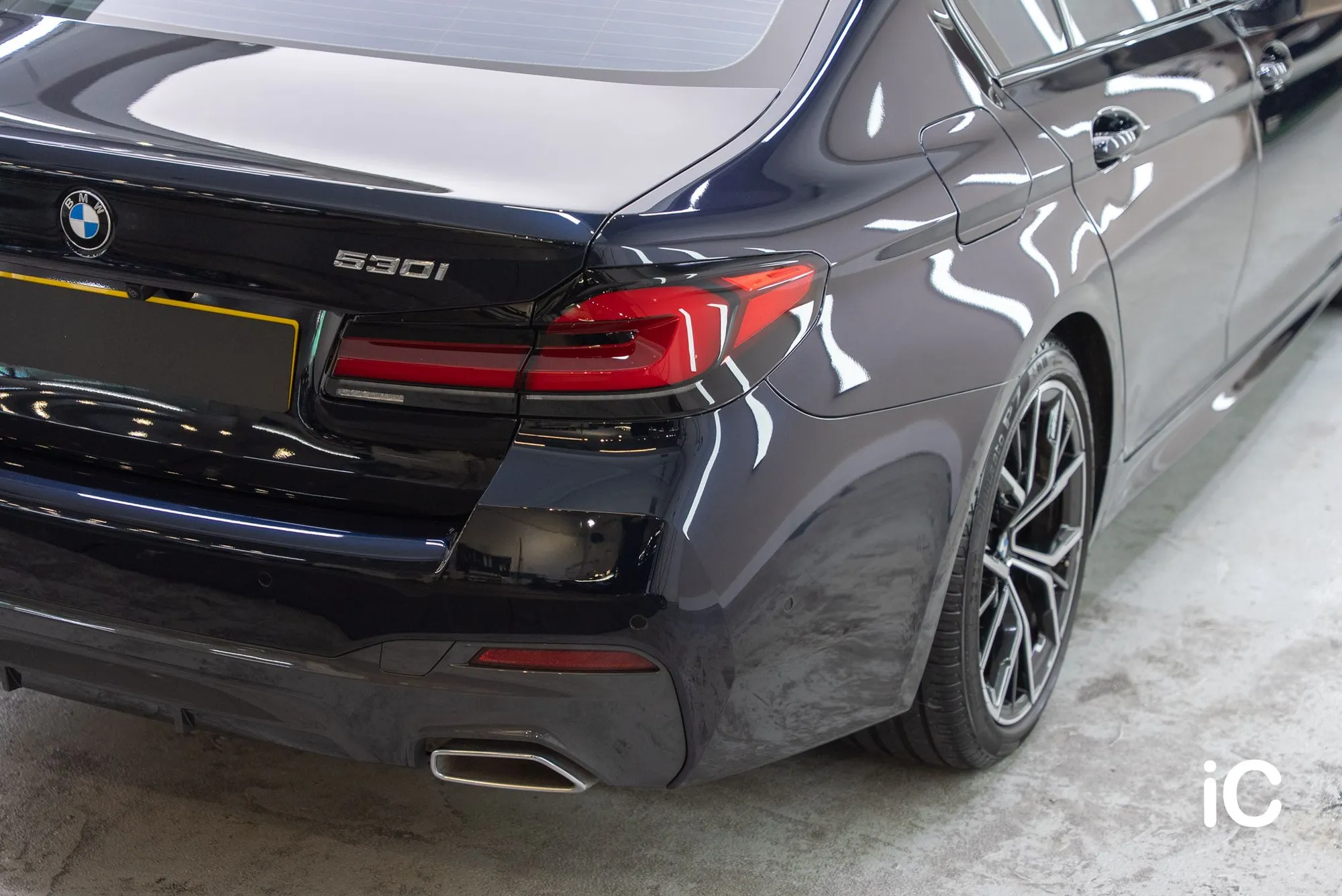 BMW THE 5 車尾泵把及後輪俯角