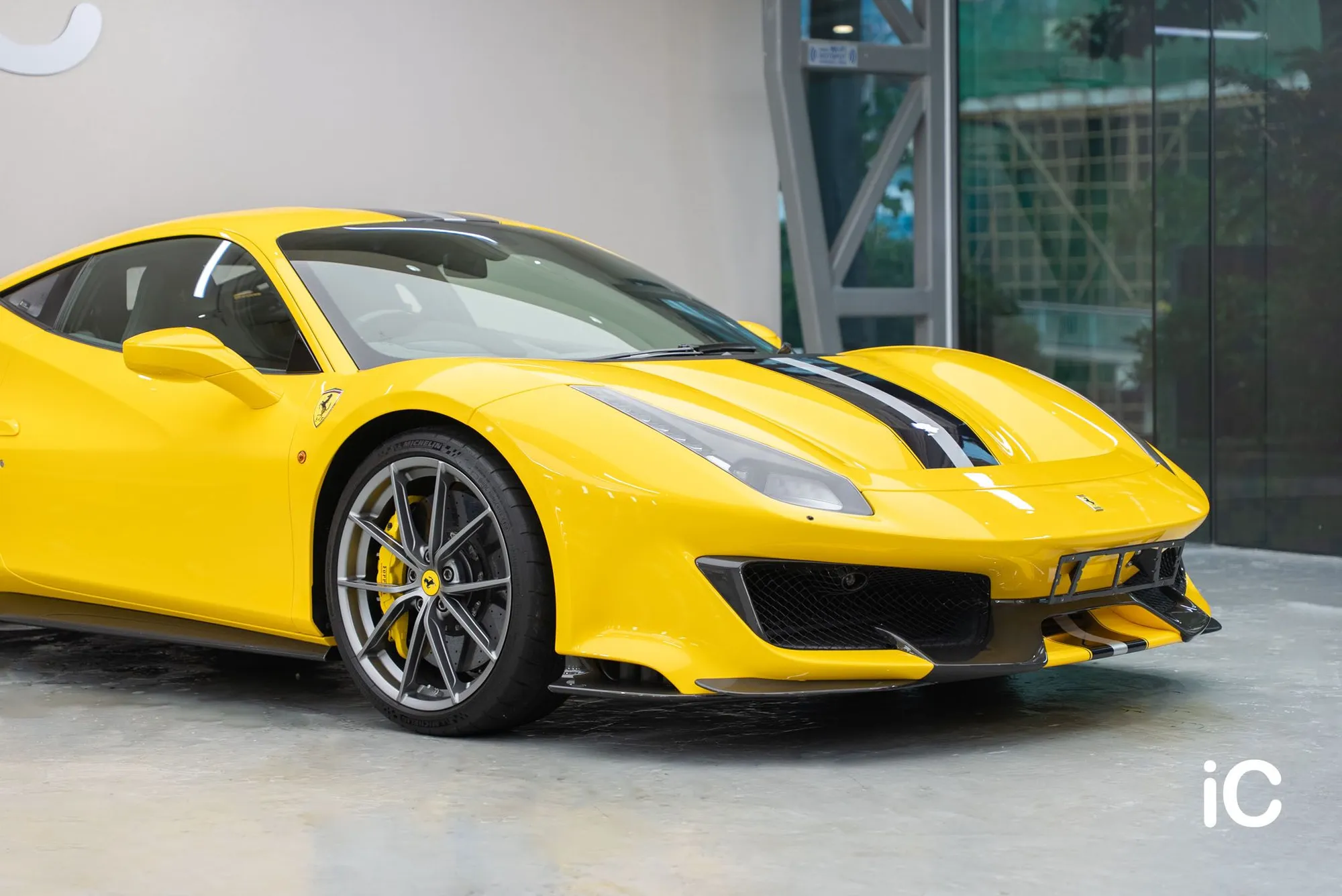 Ferrari 488 較近距離的前方斜側完成效果