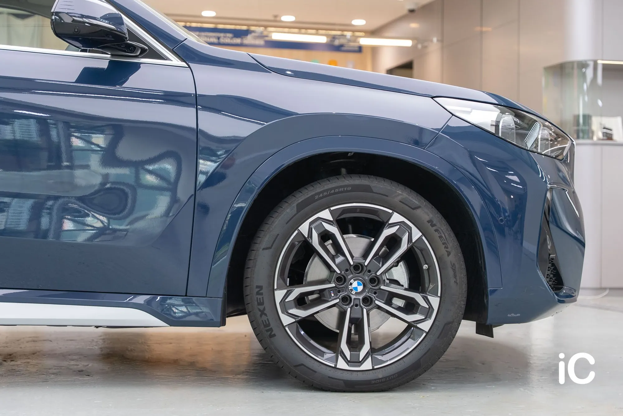 BMW iX1 L 前沙板、輪拱與車門完成效果