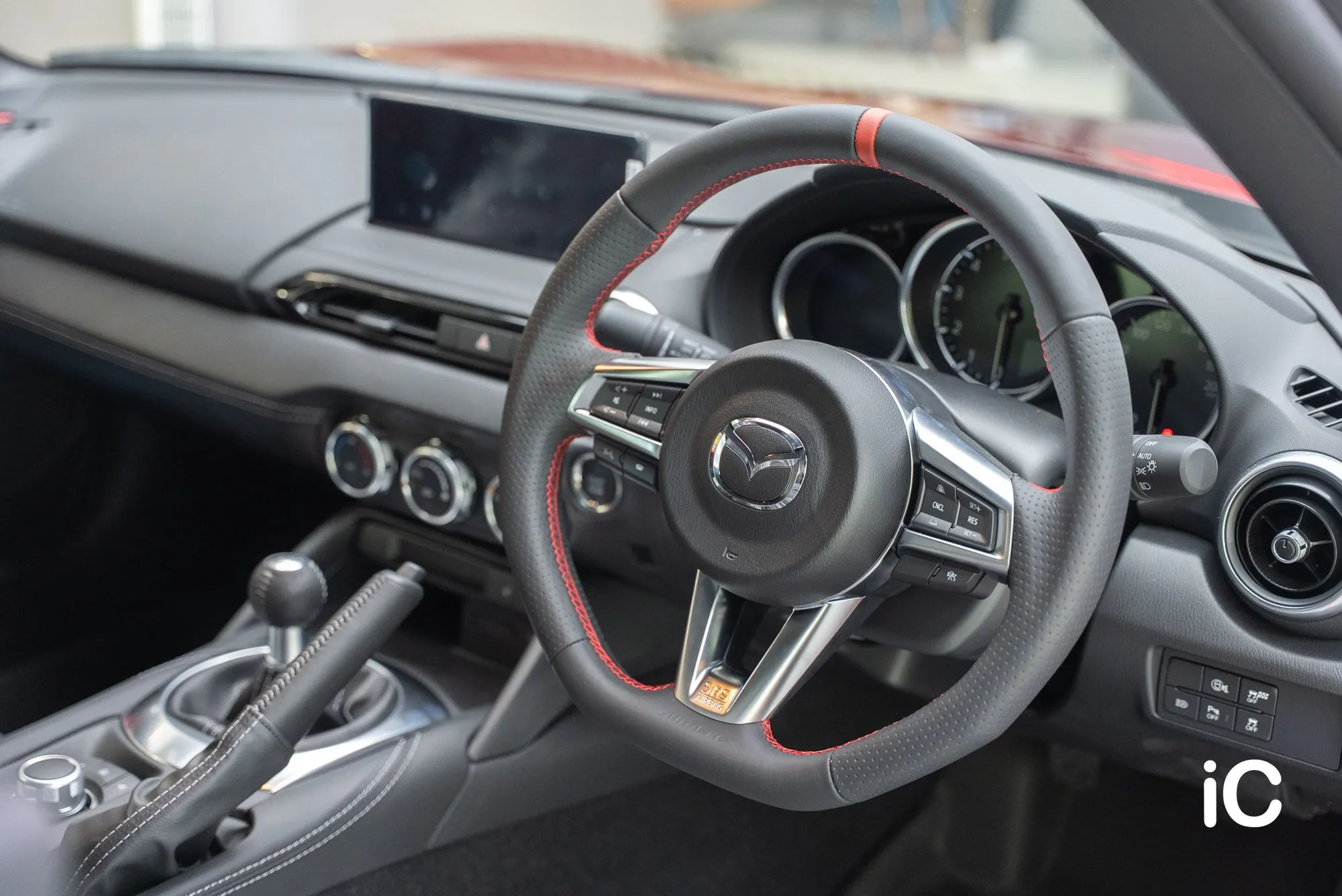 Mazda MX-5 駕駛艙與軚盤
