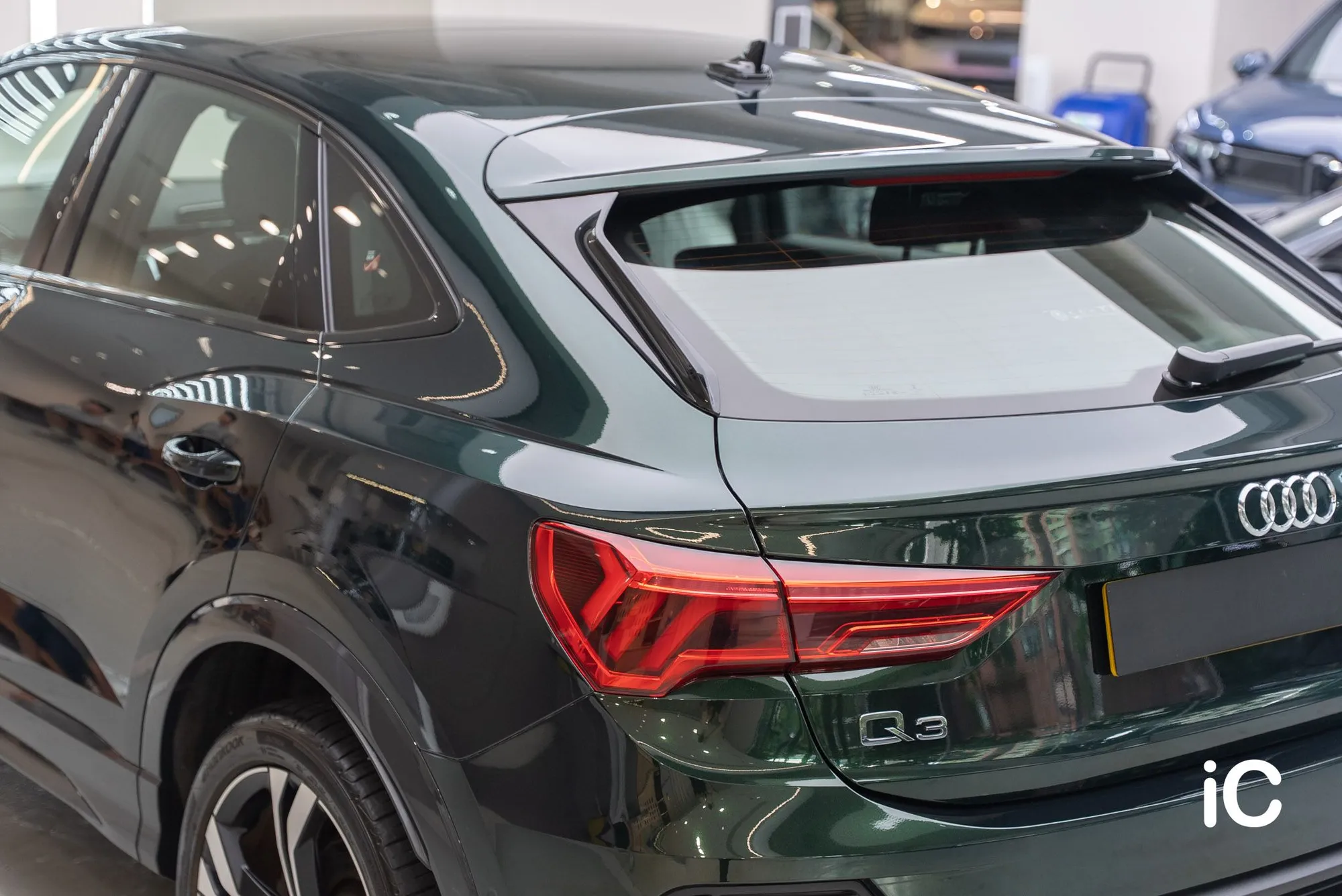 Audi Q3 後窗至車尾的綠色配搭