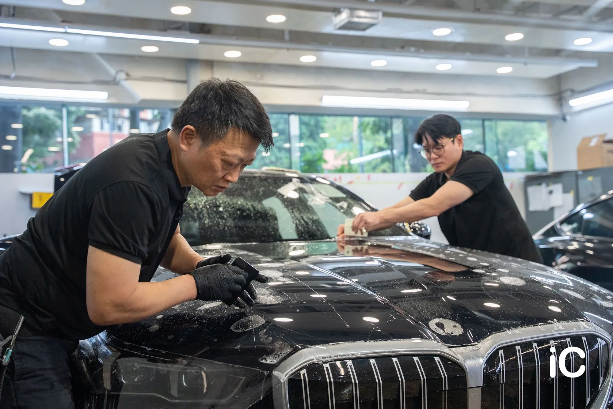 我們團隊配合處理 BMW THE 5 頭冚上的 PPF
