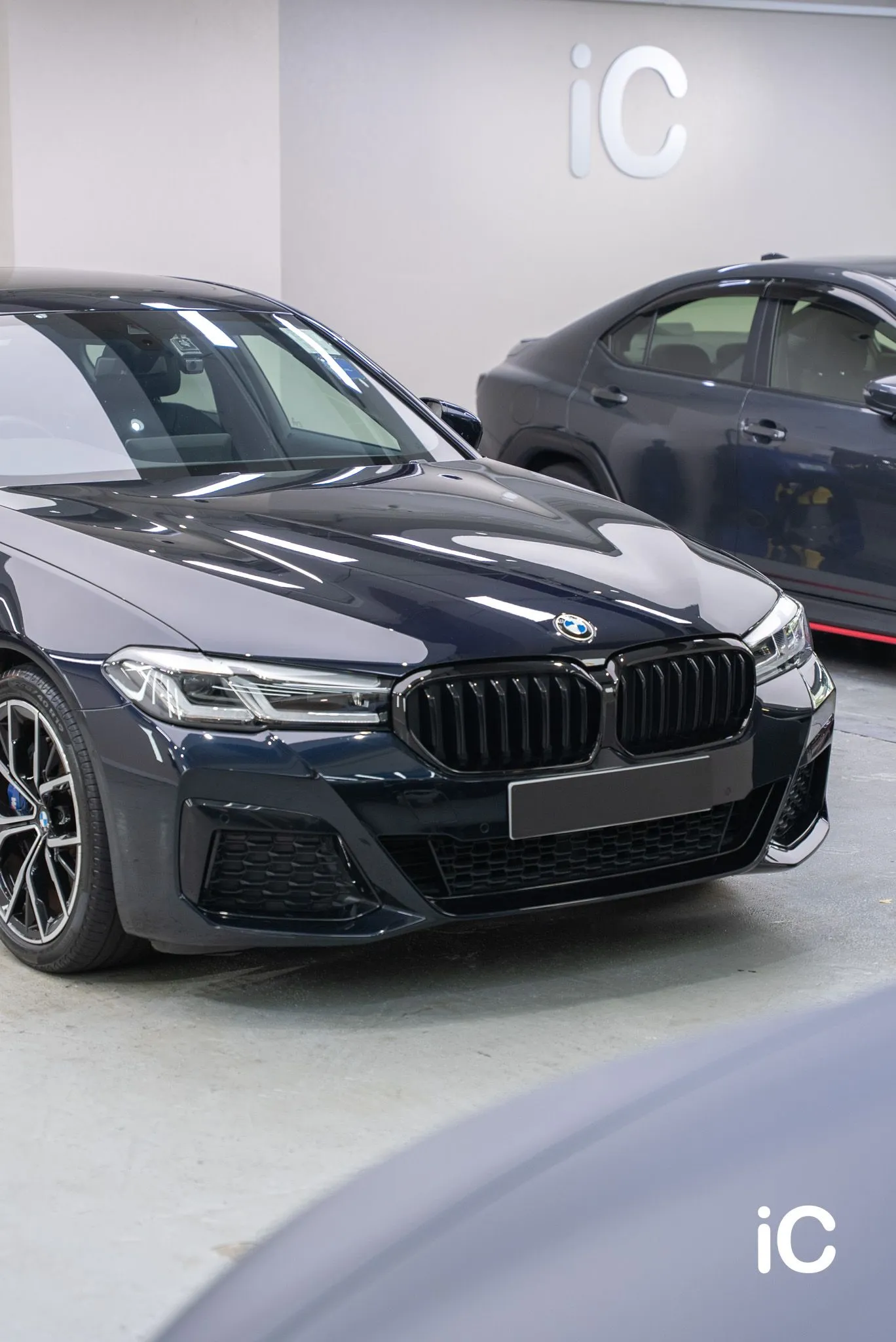 BMW THE 5 車頭正面偏側直幅