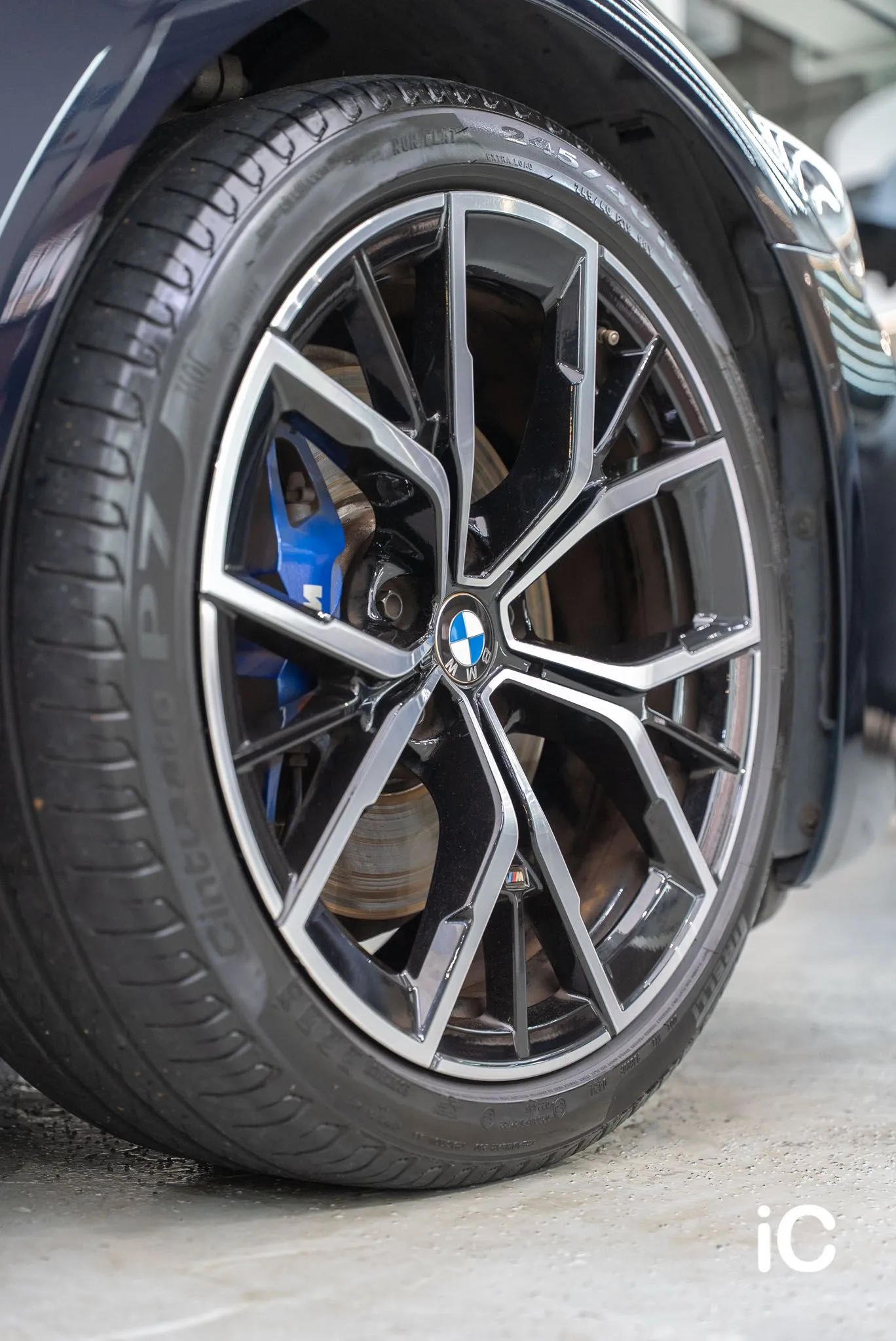 BMW THE 5 輪圈與輪胎近照