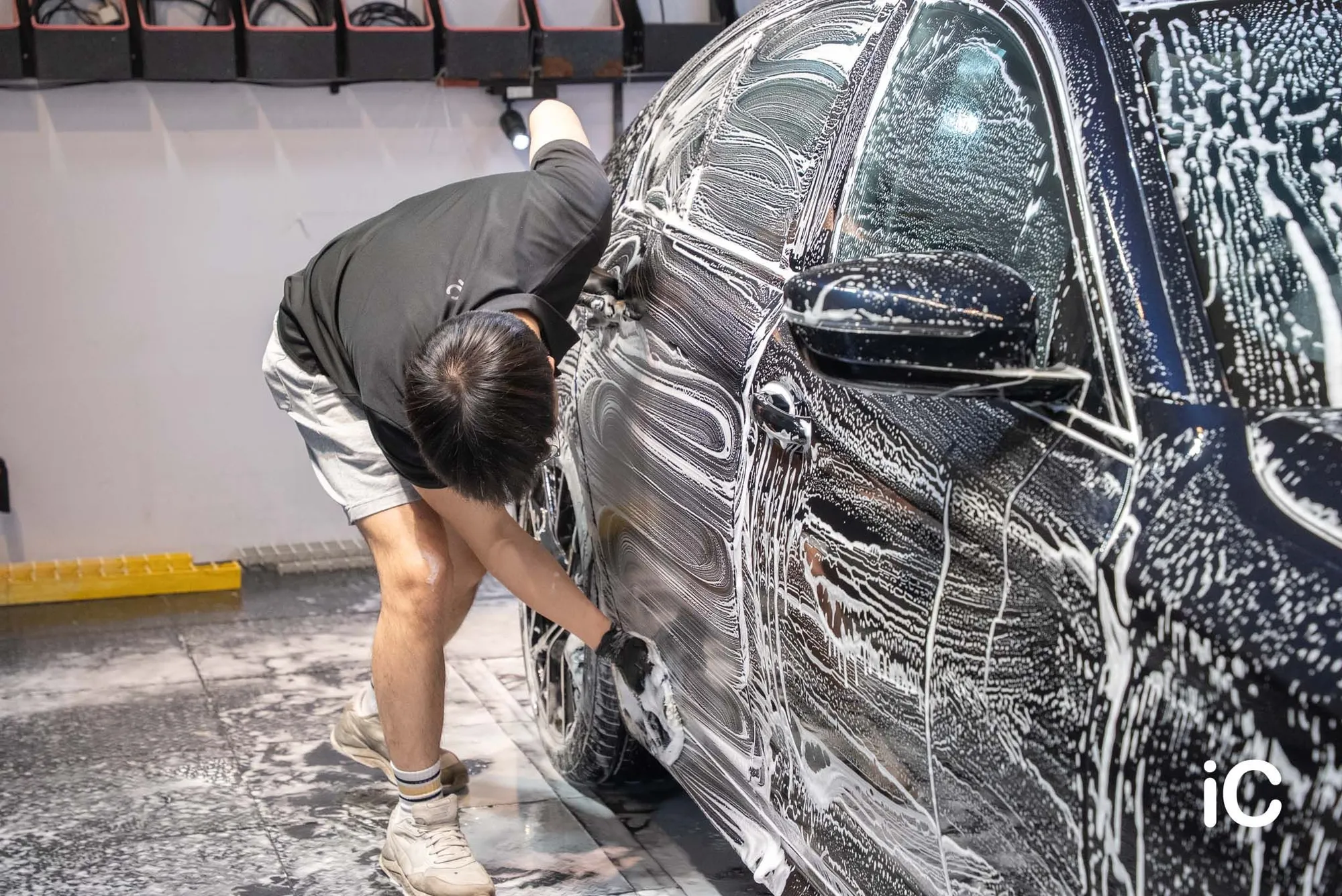 BMW THE 5 泡沫洗車及車側清潔