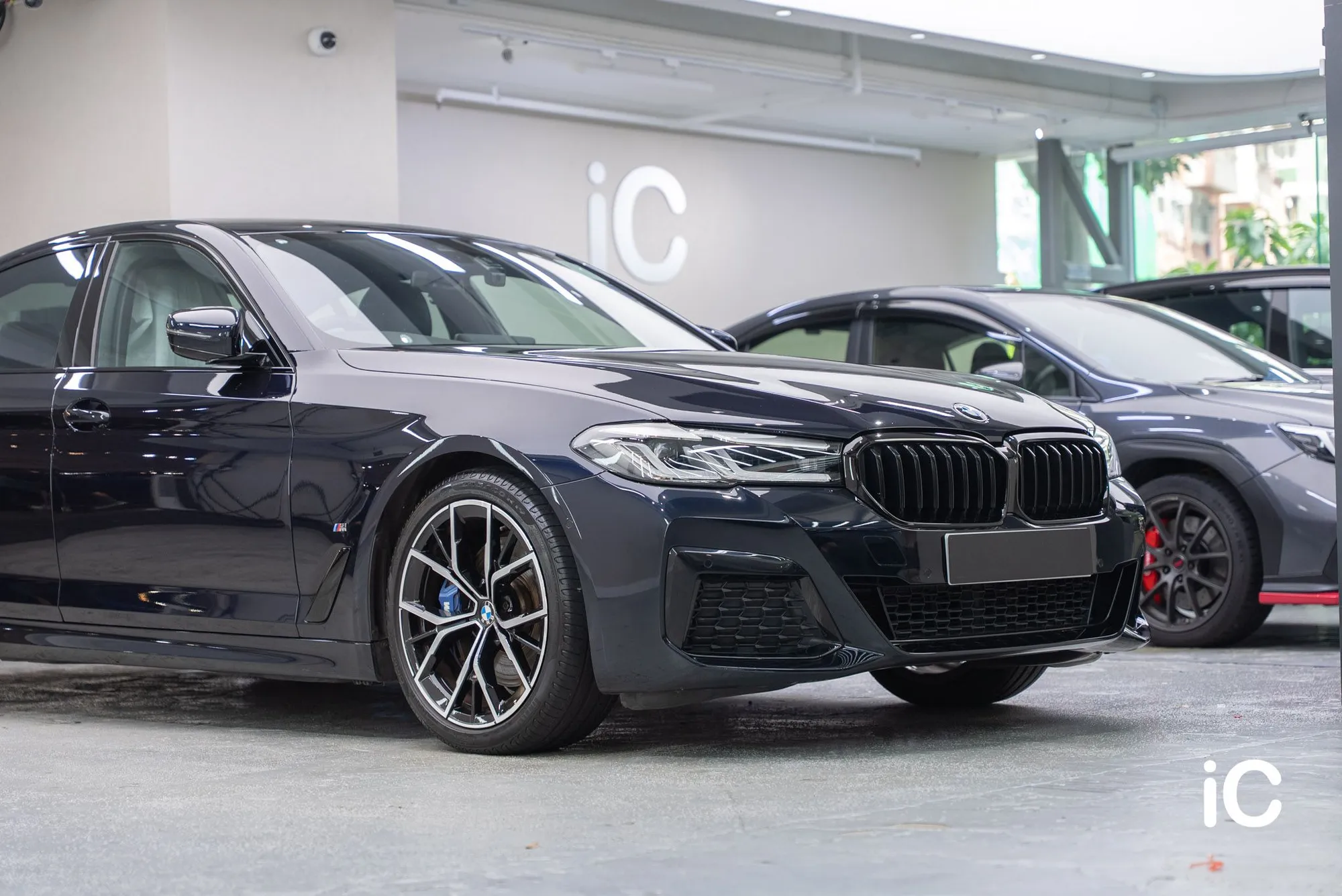 BMW THE 5 車頭及前輪中景