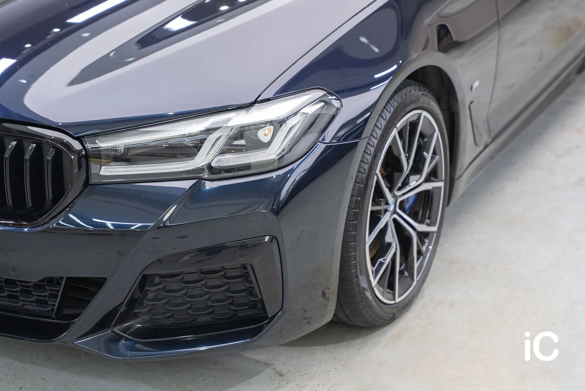 BMW THE 5 頭燈及前輪俯角