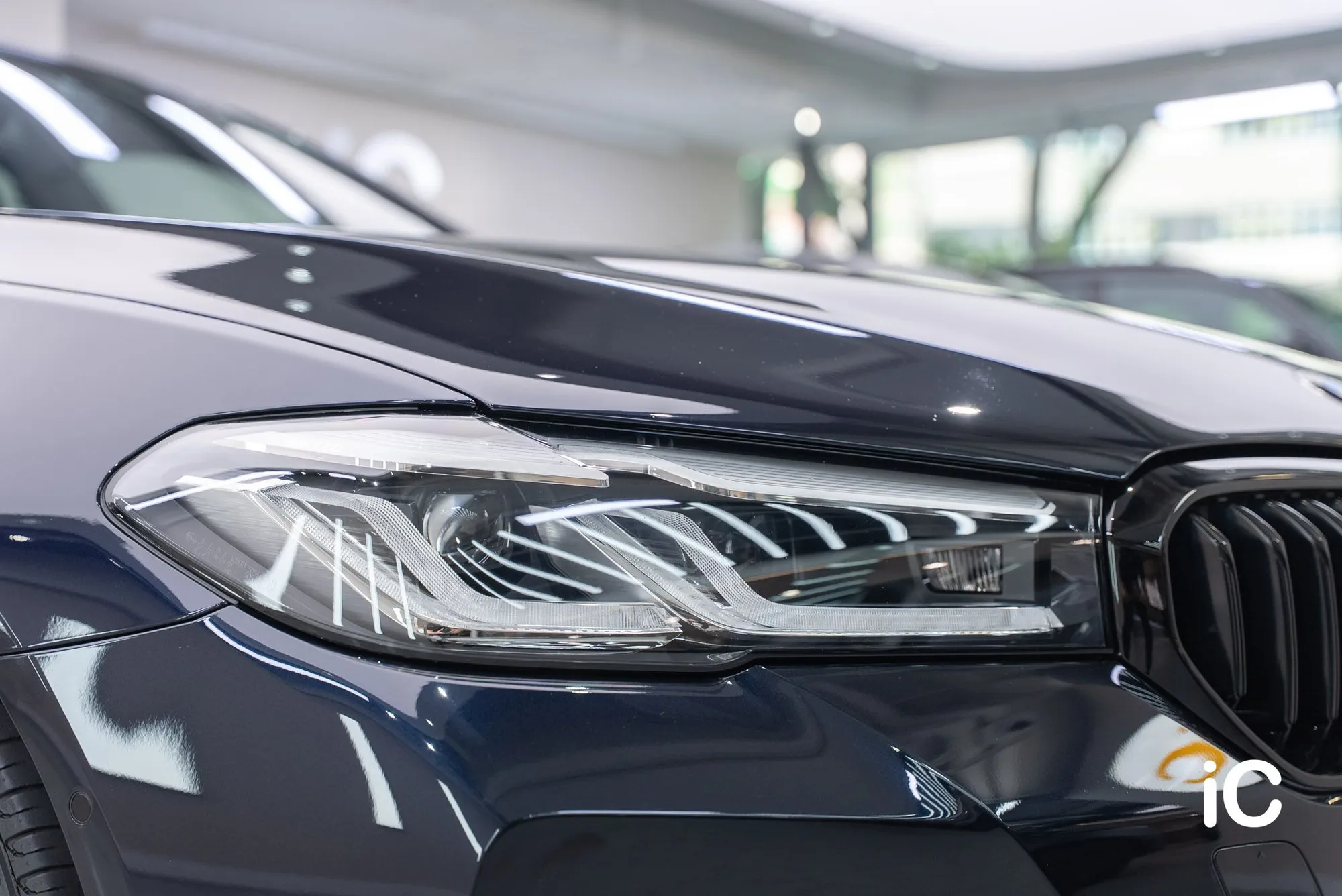 BMW THE 5 頭燈及周邊漆面