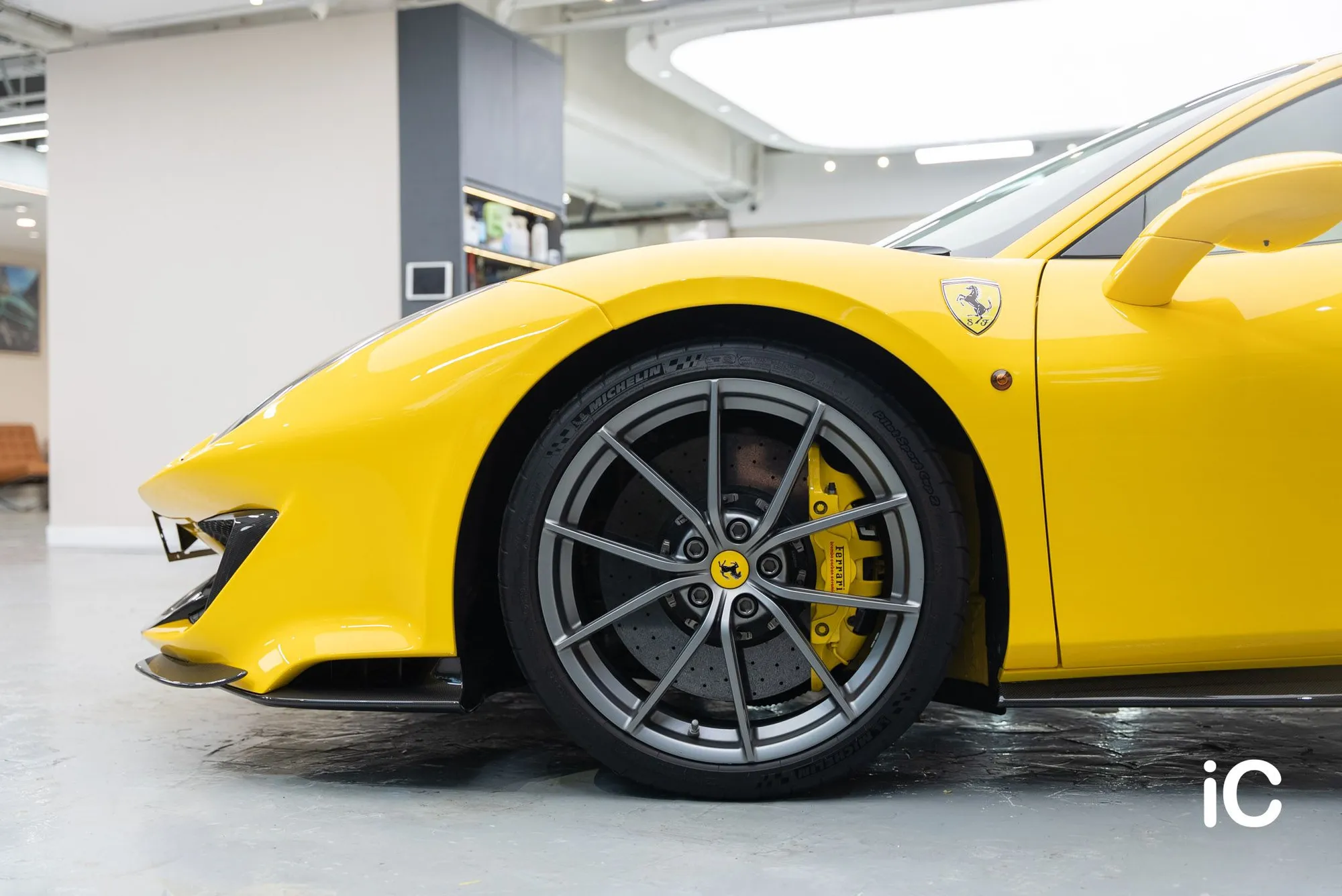 Ferrari 488 前輪圈及前沙板完成效果