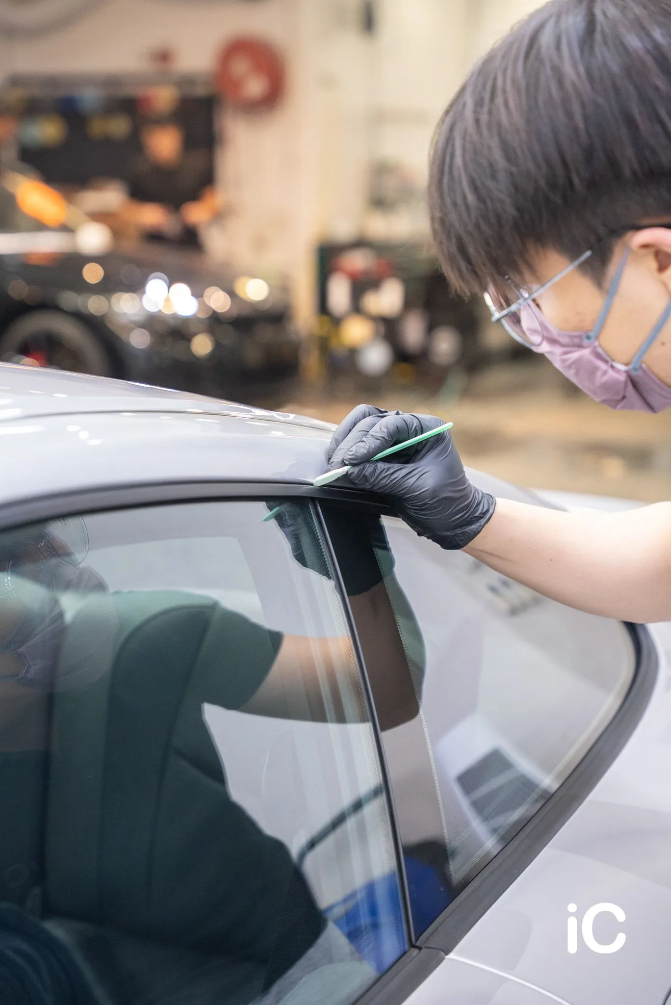 處理 Porsche 911 車窗邊位
