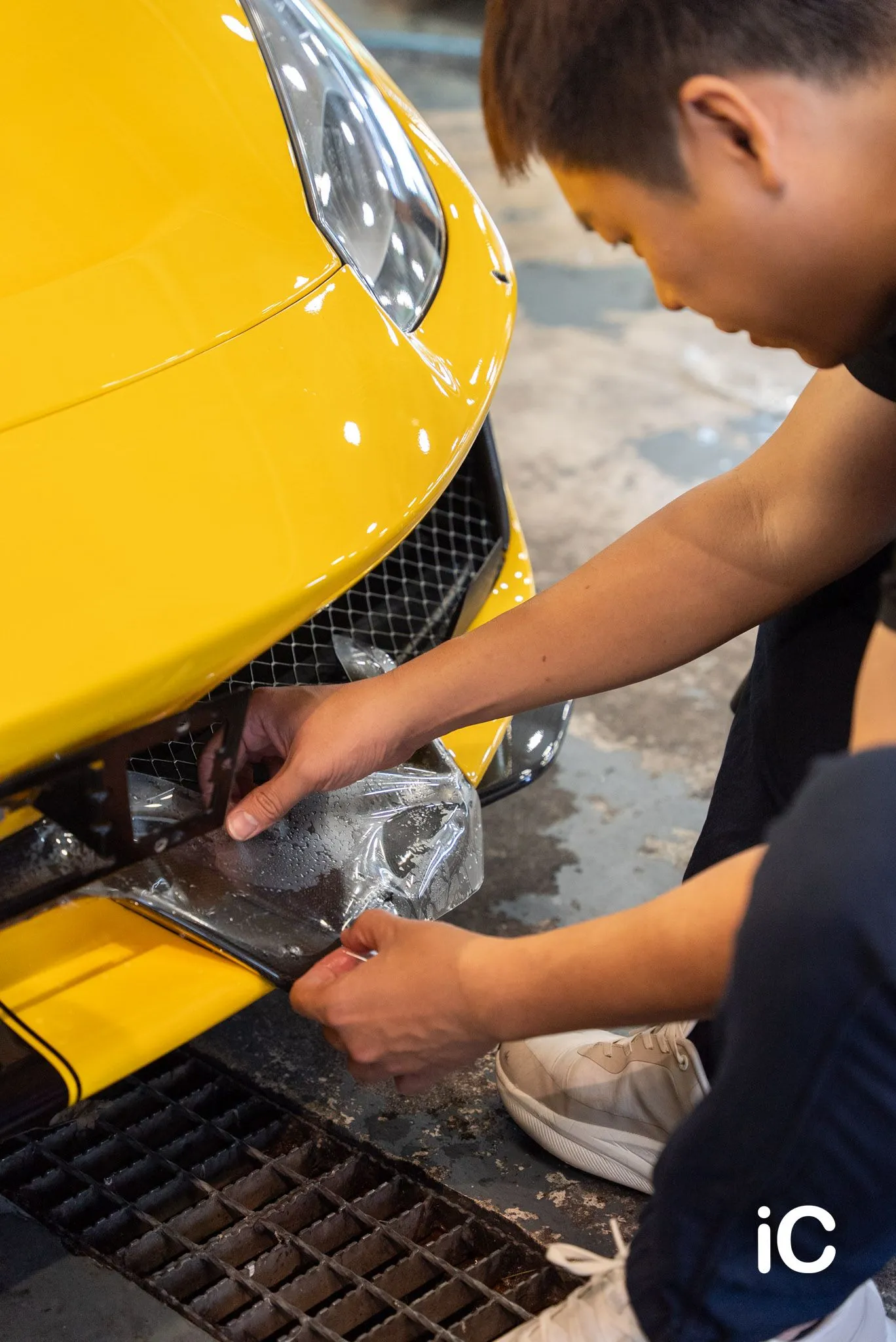 Ferrari 488 頭冚內側膜邊施工