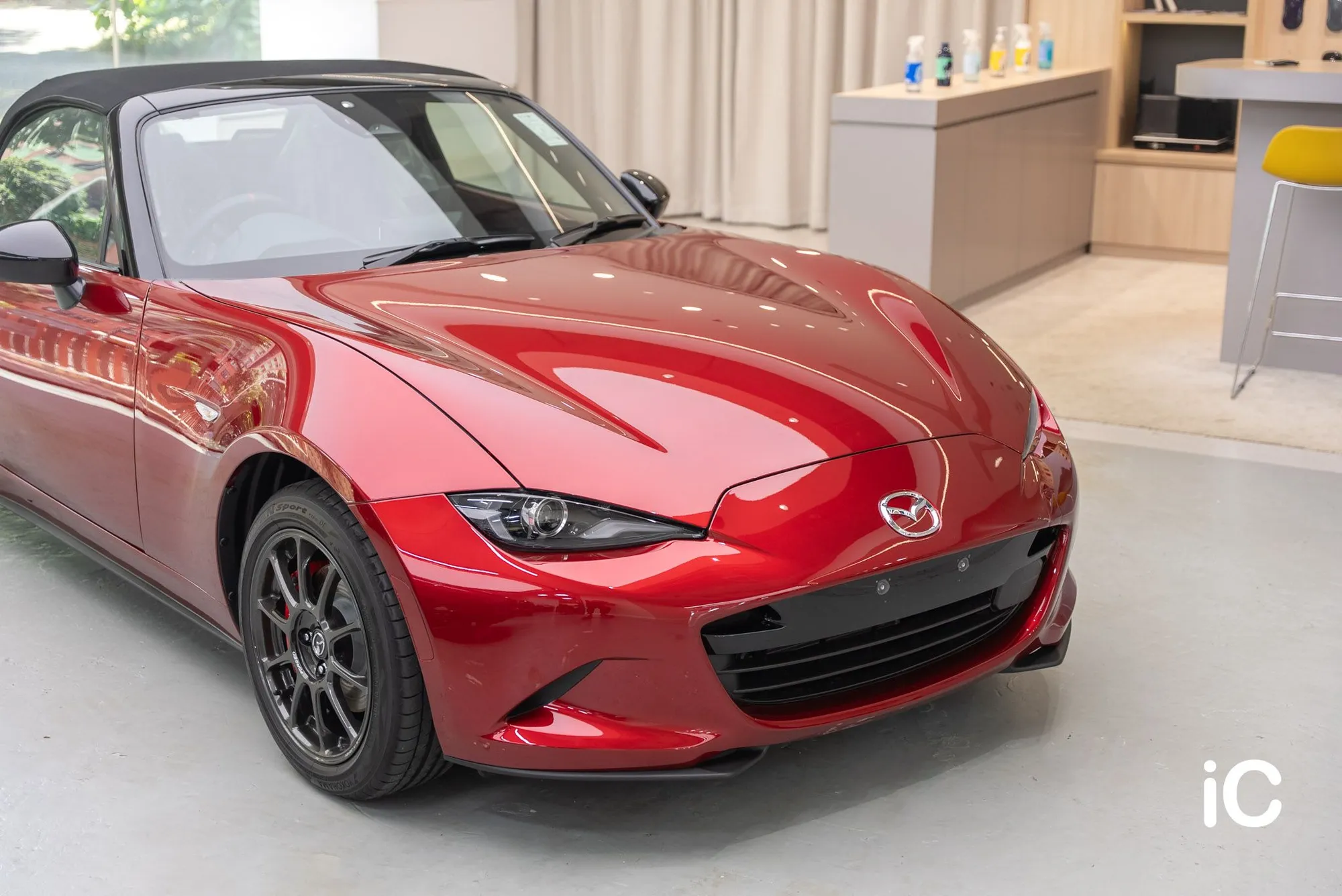 Mazda MX-5 車頭斜側完成效果