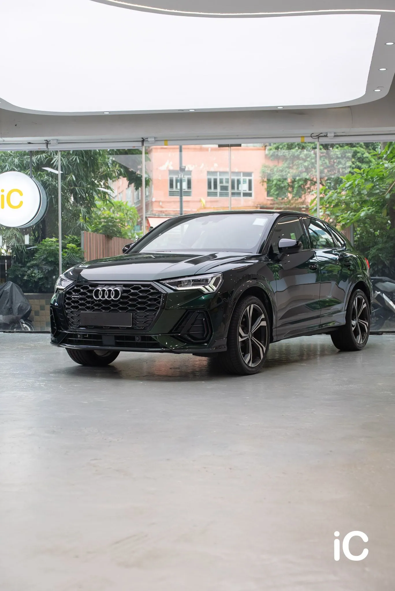 Audi Q3 在店內的整車配色
