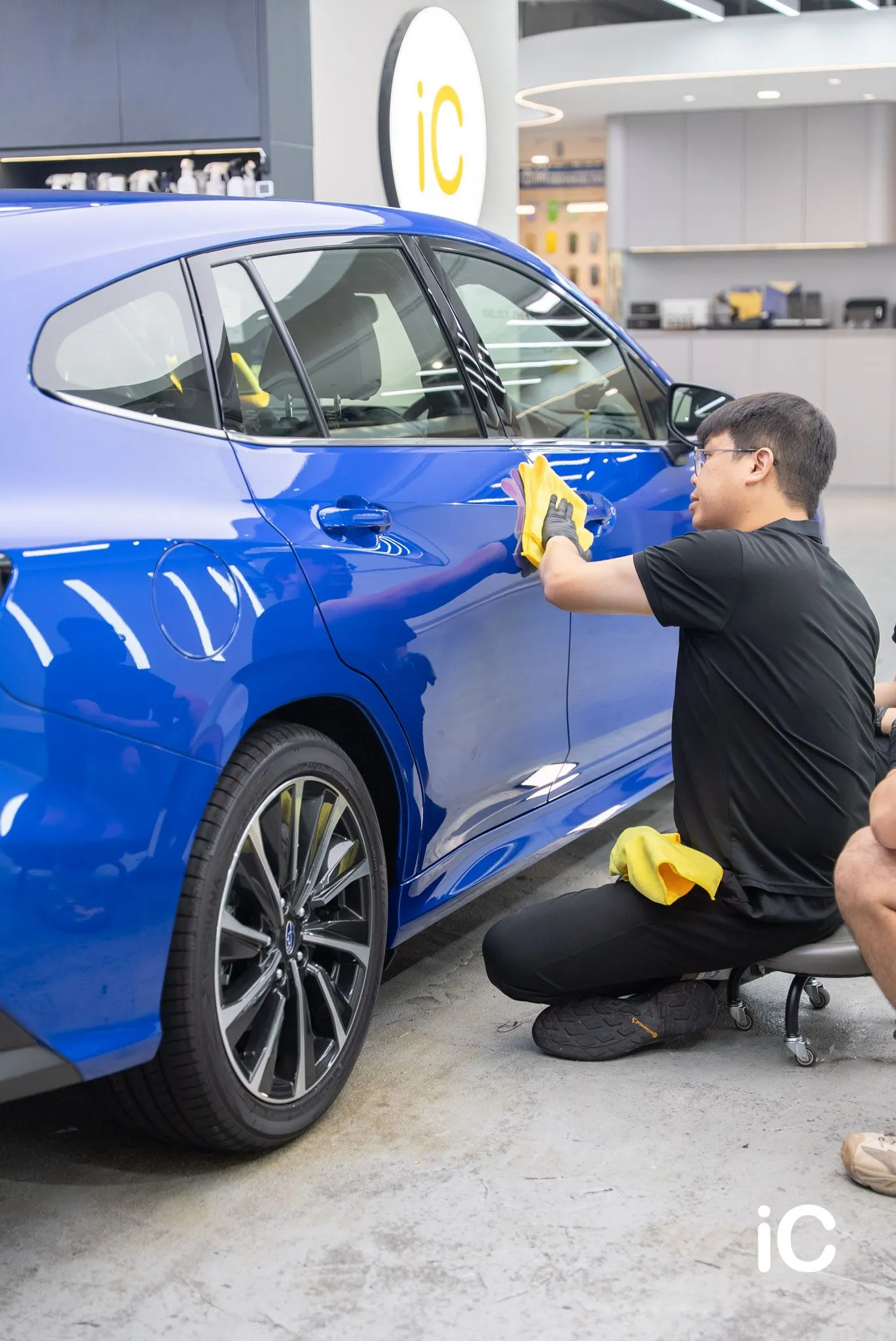 Subaru Levorg 鍍膜塗佈及擦拭過程