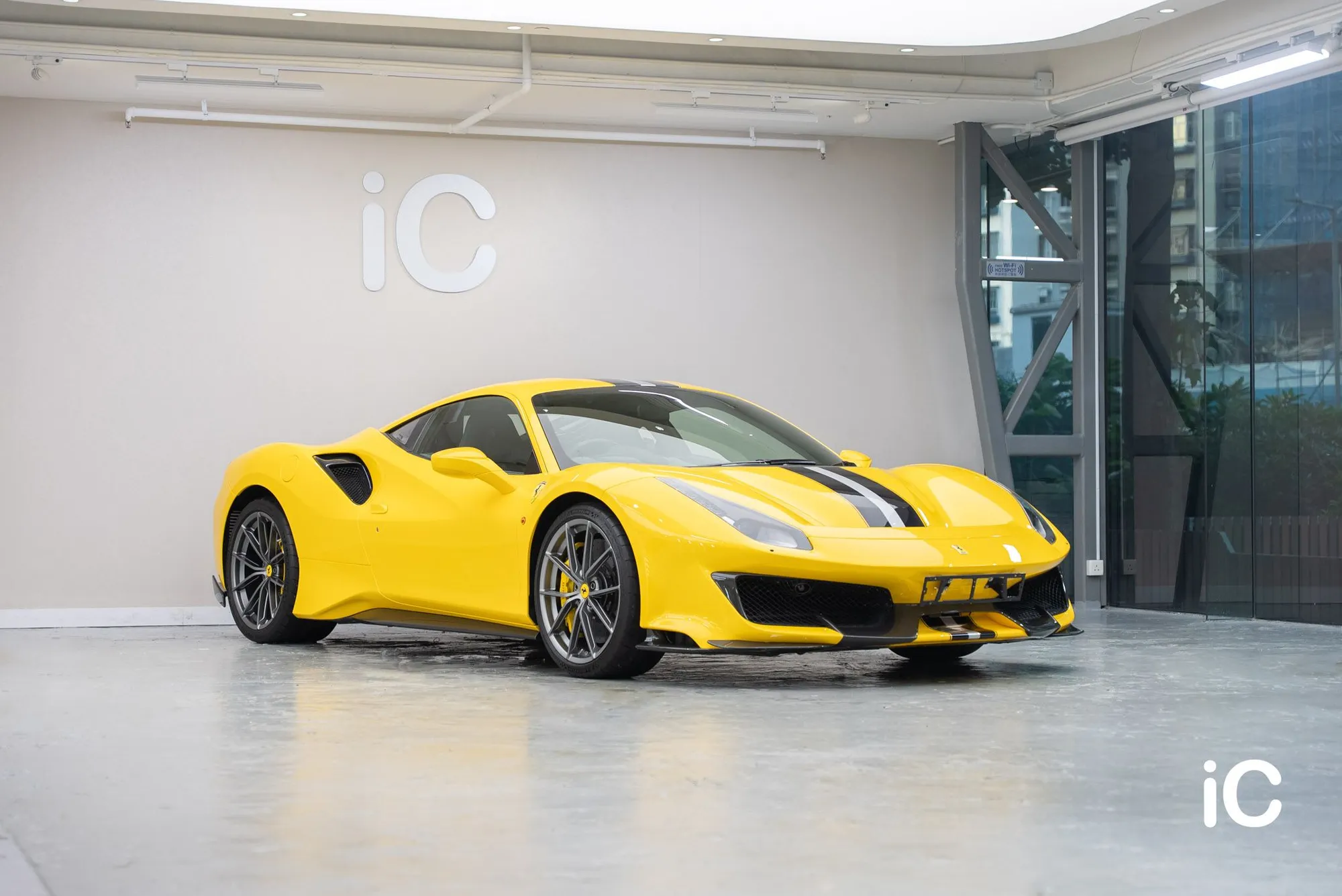 Ferrari 488 前方斜側整車完成效果