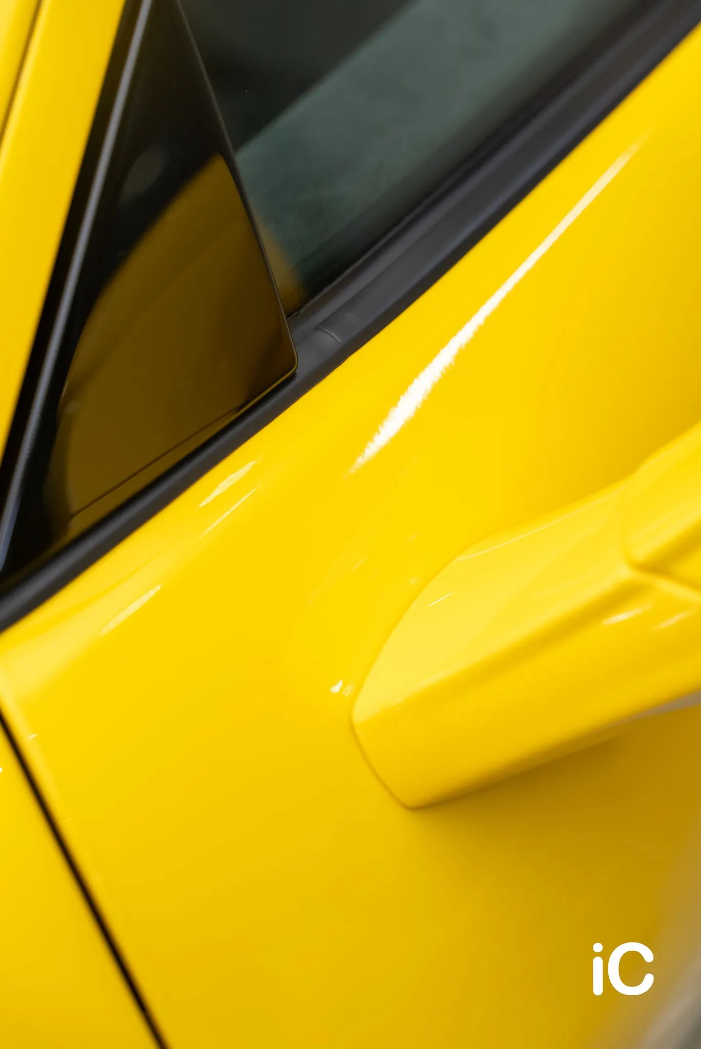 Ferrari 488 車門與側鏡完成效果
