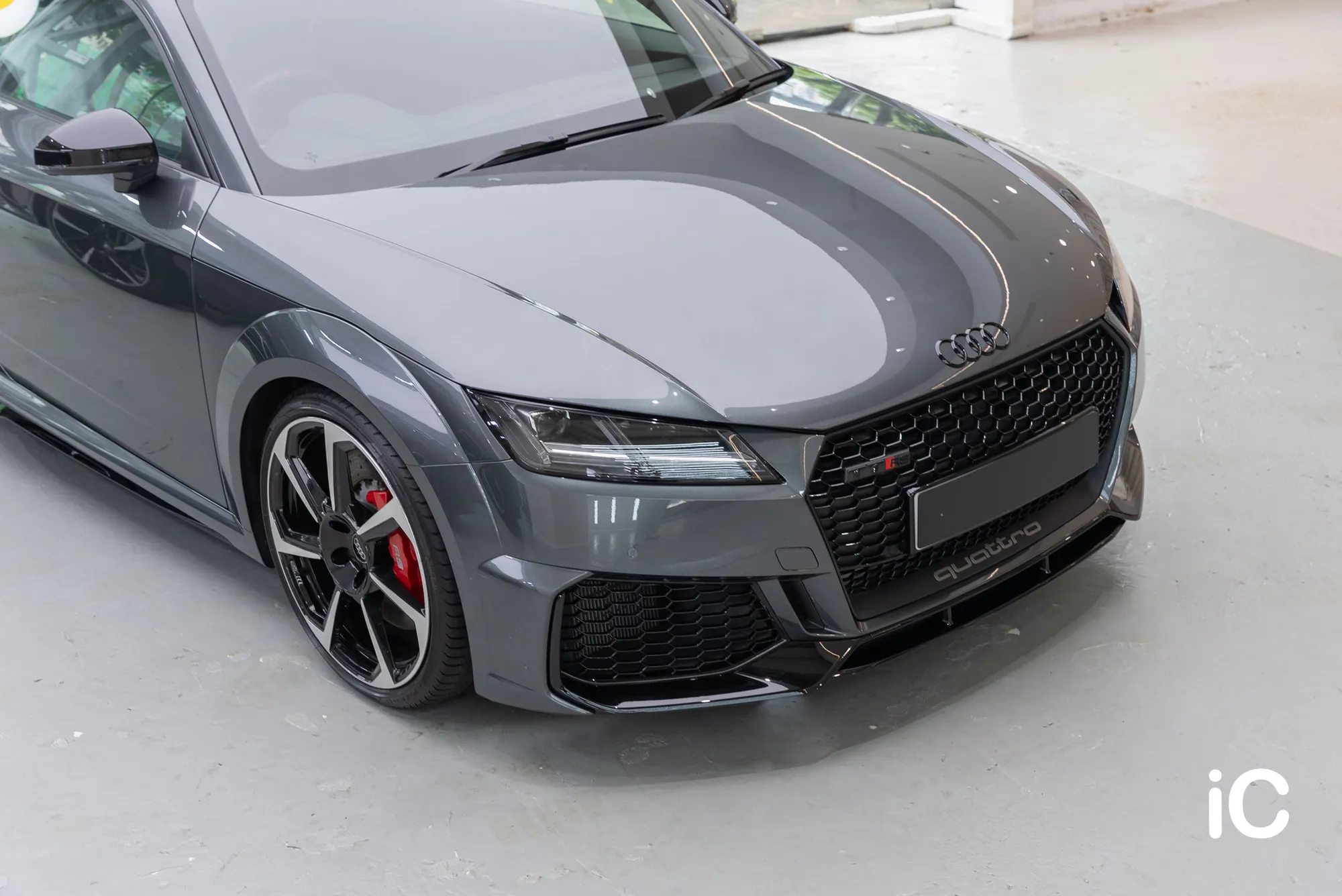 Daytona Gray TT RS 車頭冚及頭燈的完成效果
