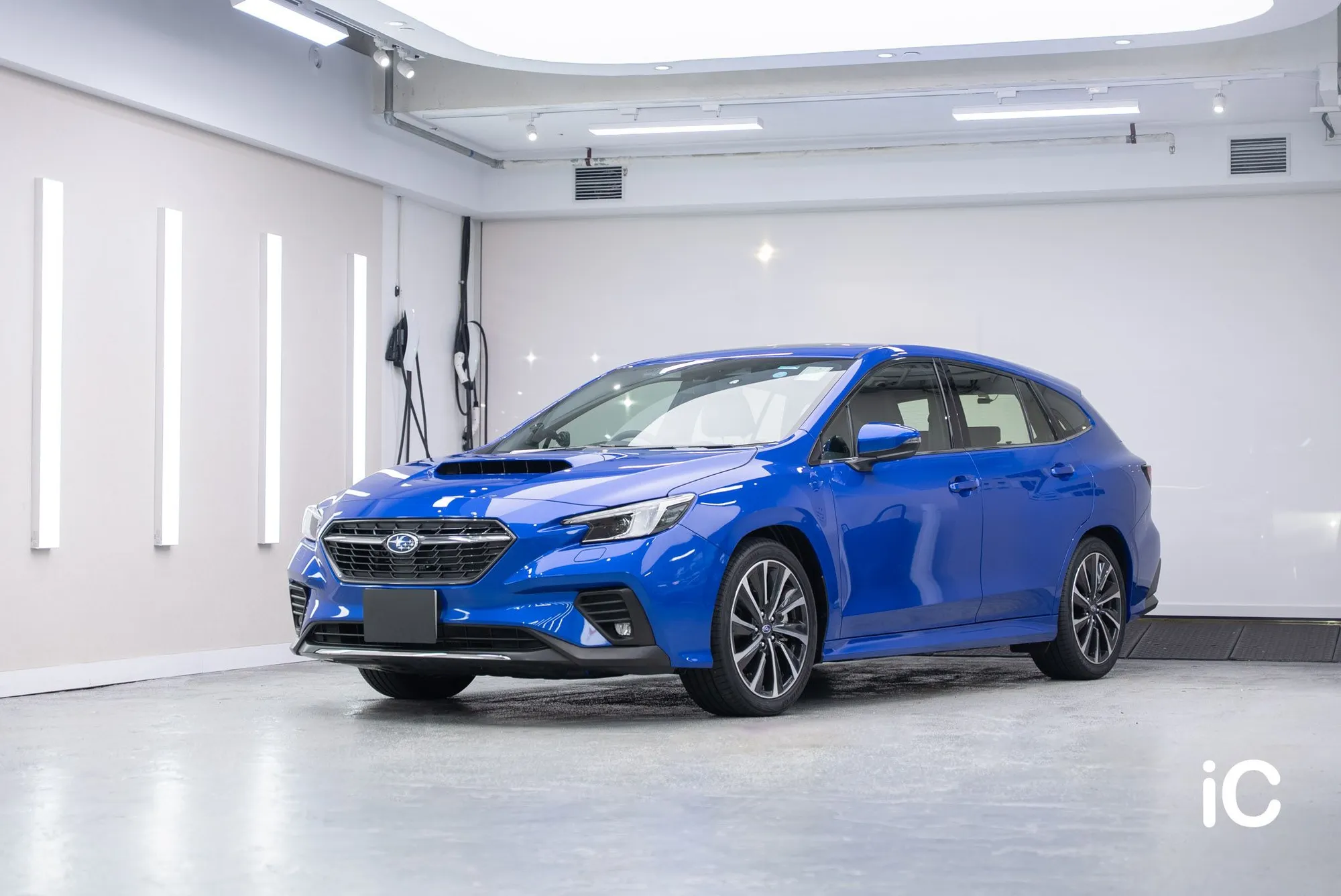 Subaru Levorg 鍍膜施工後的車頭及車側整體光澤