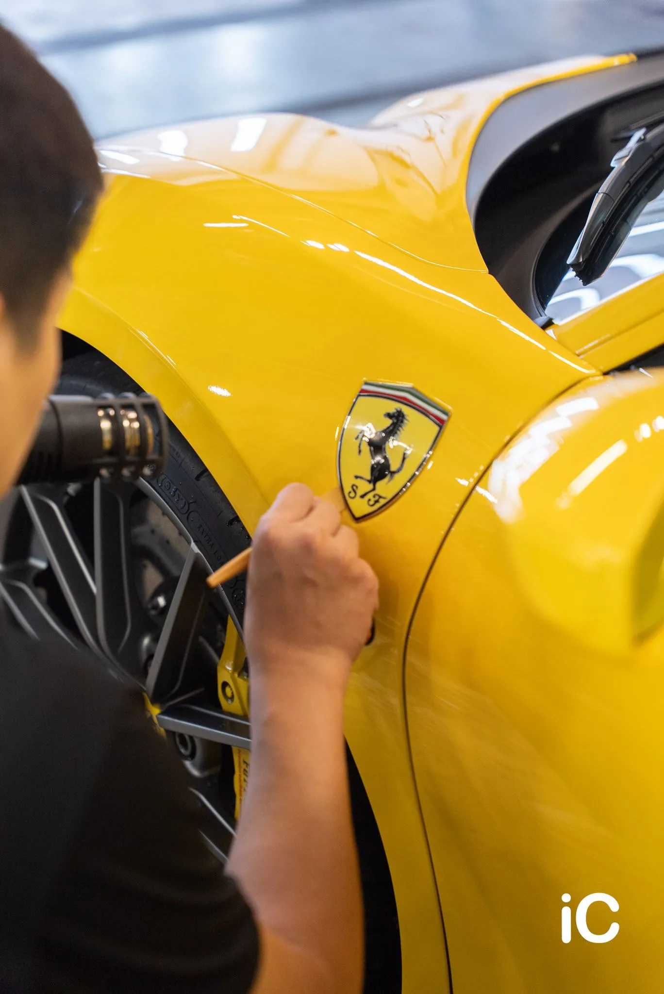 Ferrari 488 車身飾章旁貼膜施工