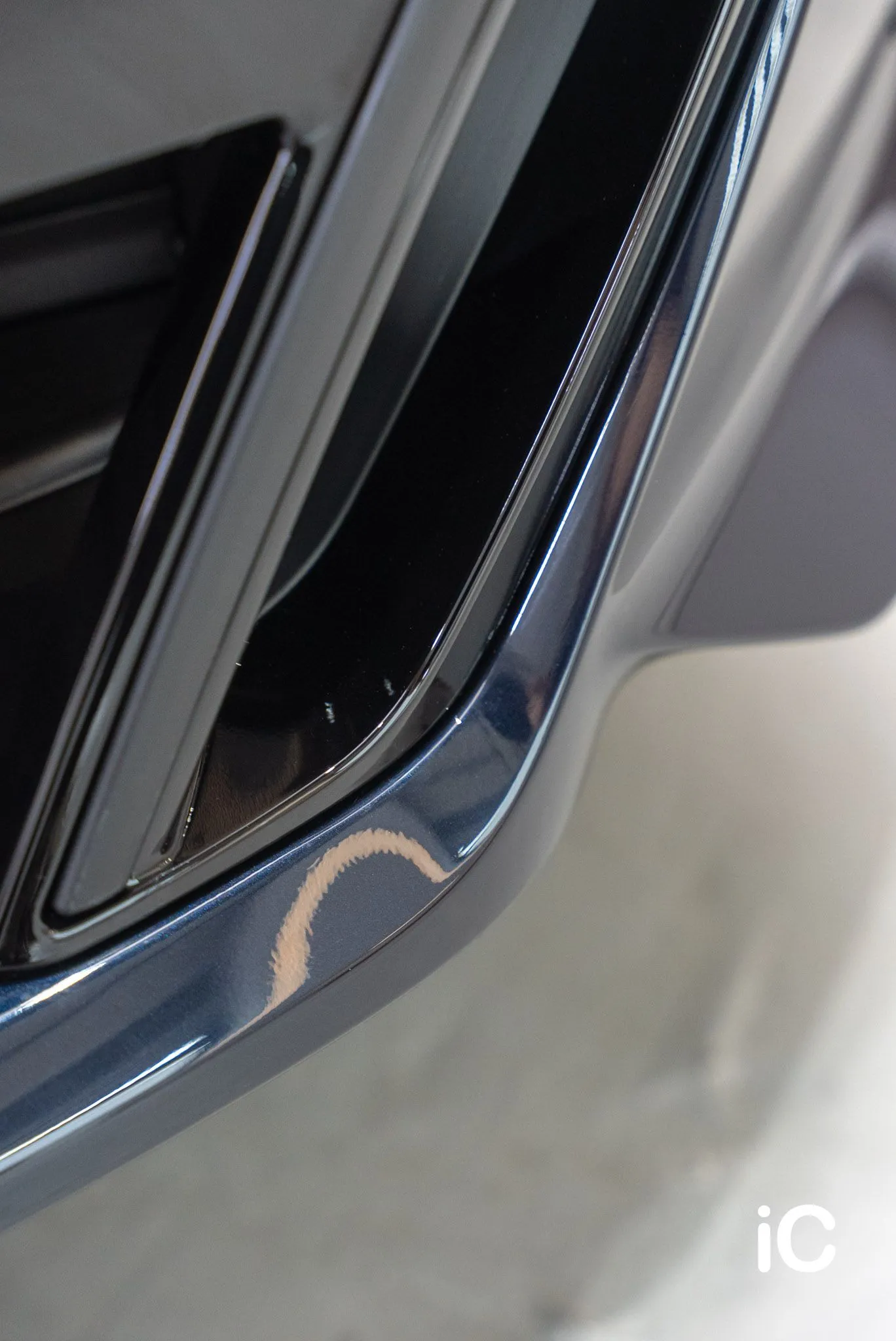 BMW THE 5 前泵把進氣口旁的完成細節