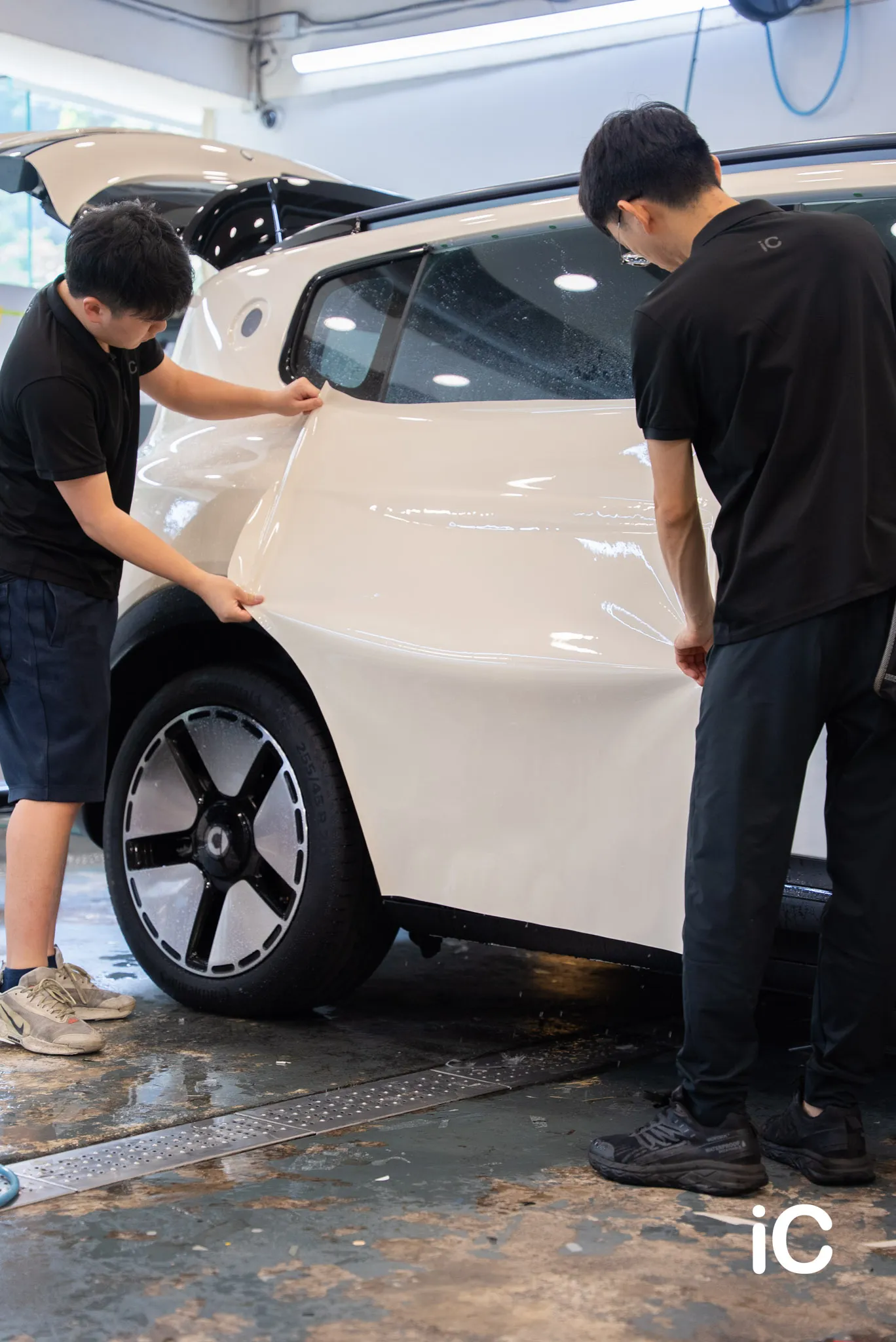smart #5 Premium 車側鋪膜過程