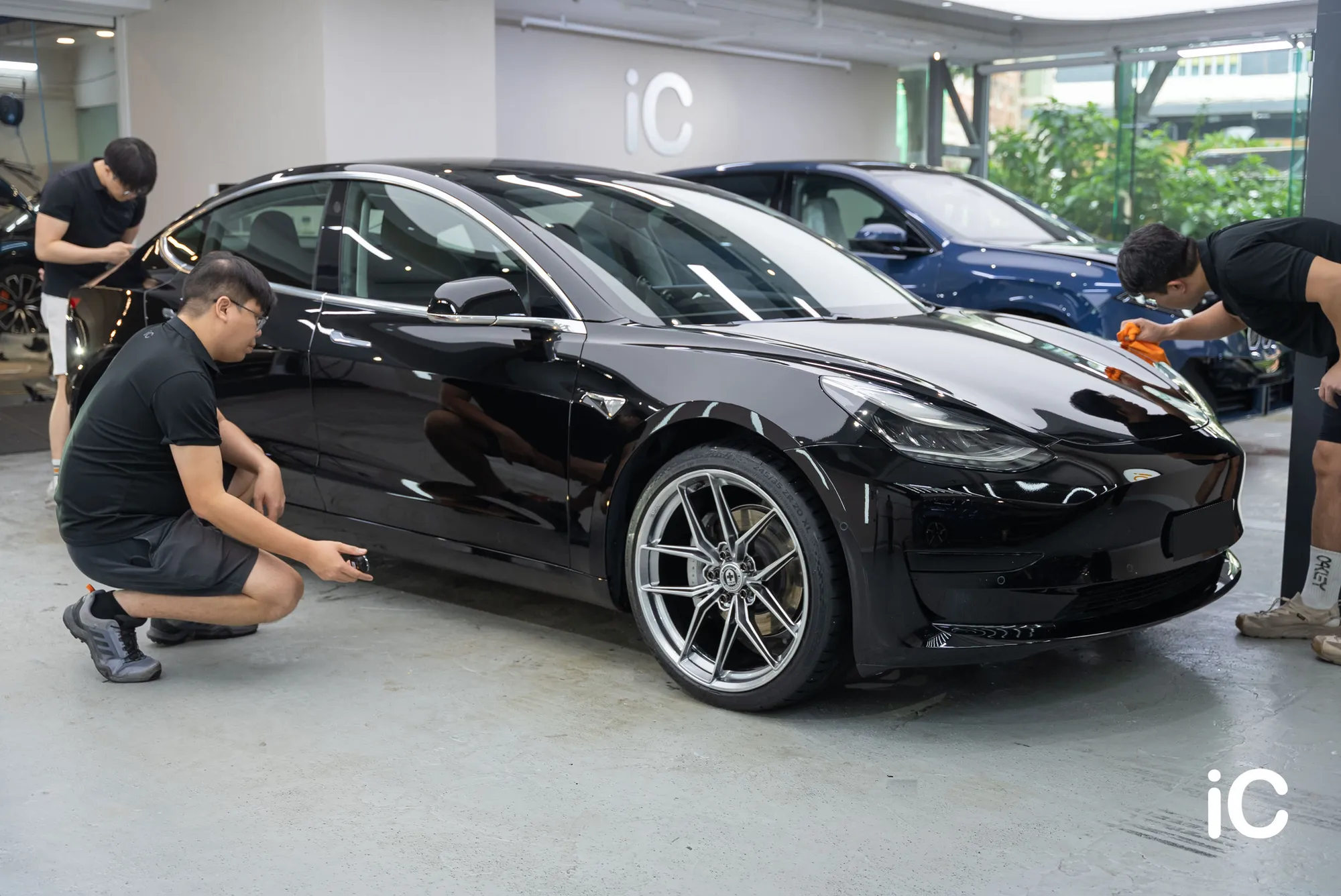 完成拋光後重新檢查車身狀況