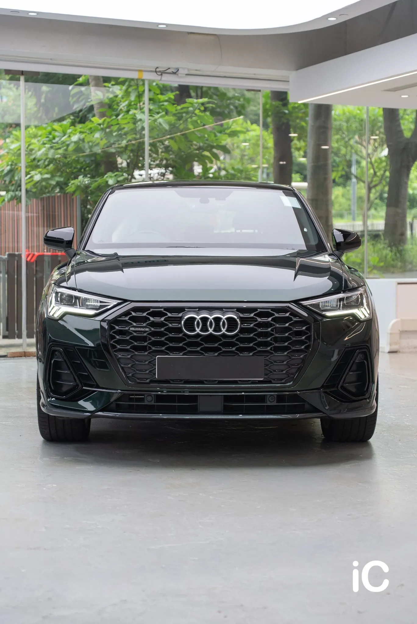 Audi Q3 正面全車效果