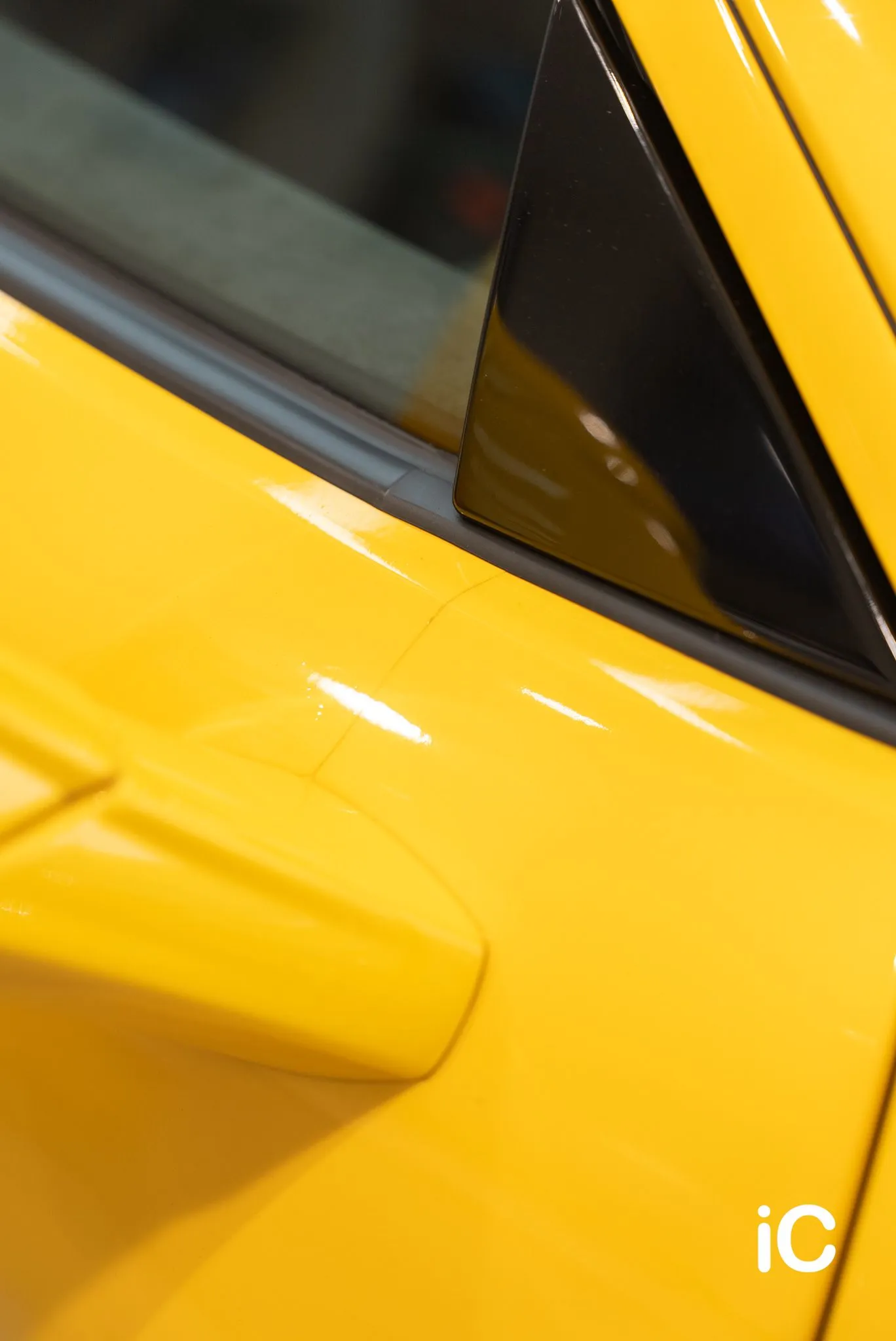 Ferrari 488 側鏡與門邊的原有膜邊