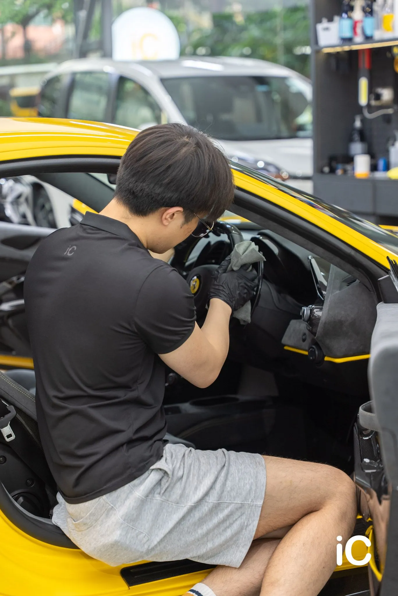 Ferrari 488 車內飾件表面護理