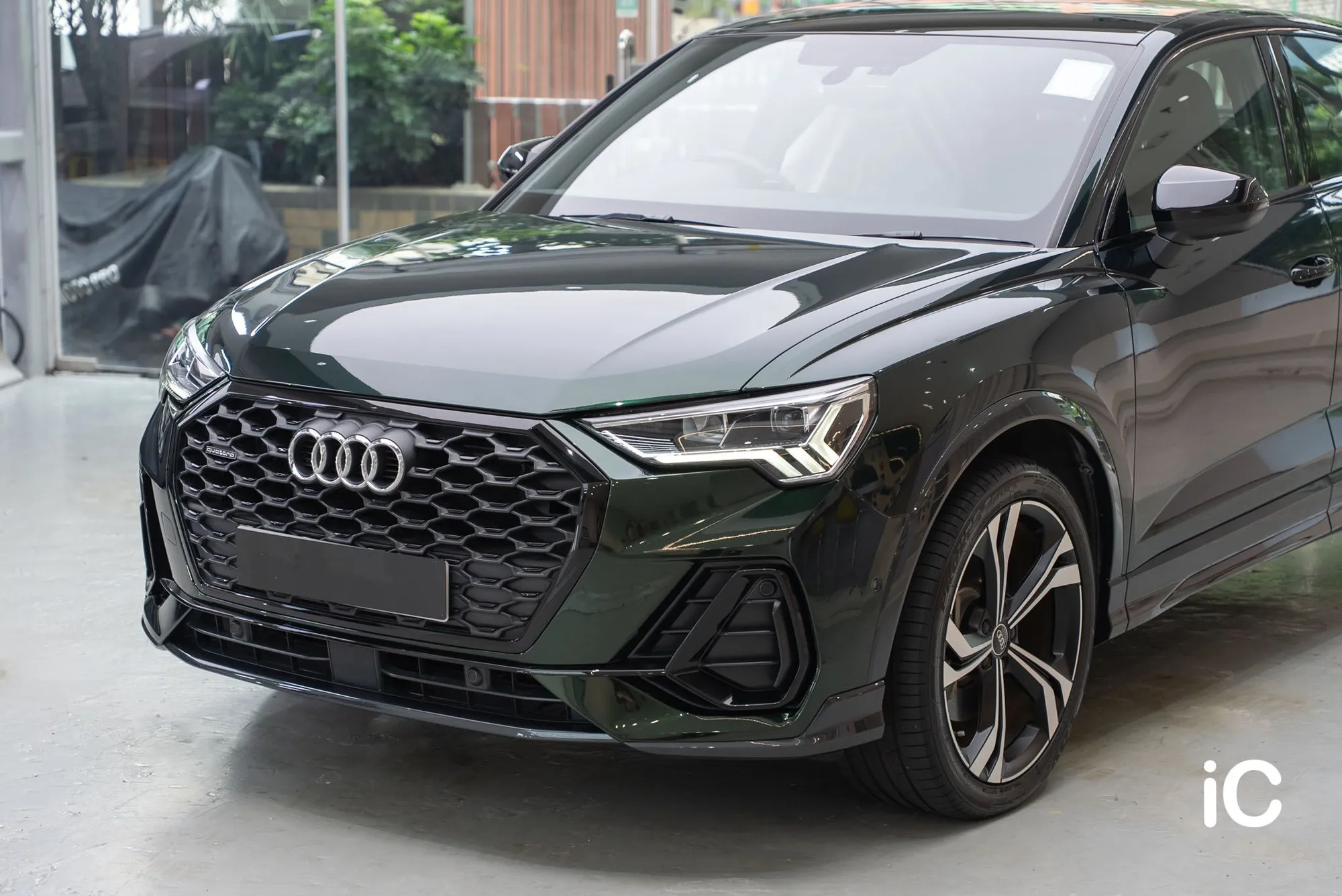 Audi Q3 車頭三分四角度的轉色效果