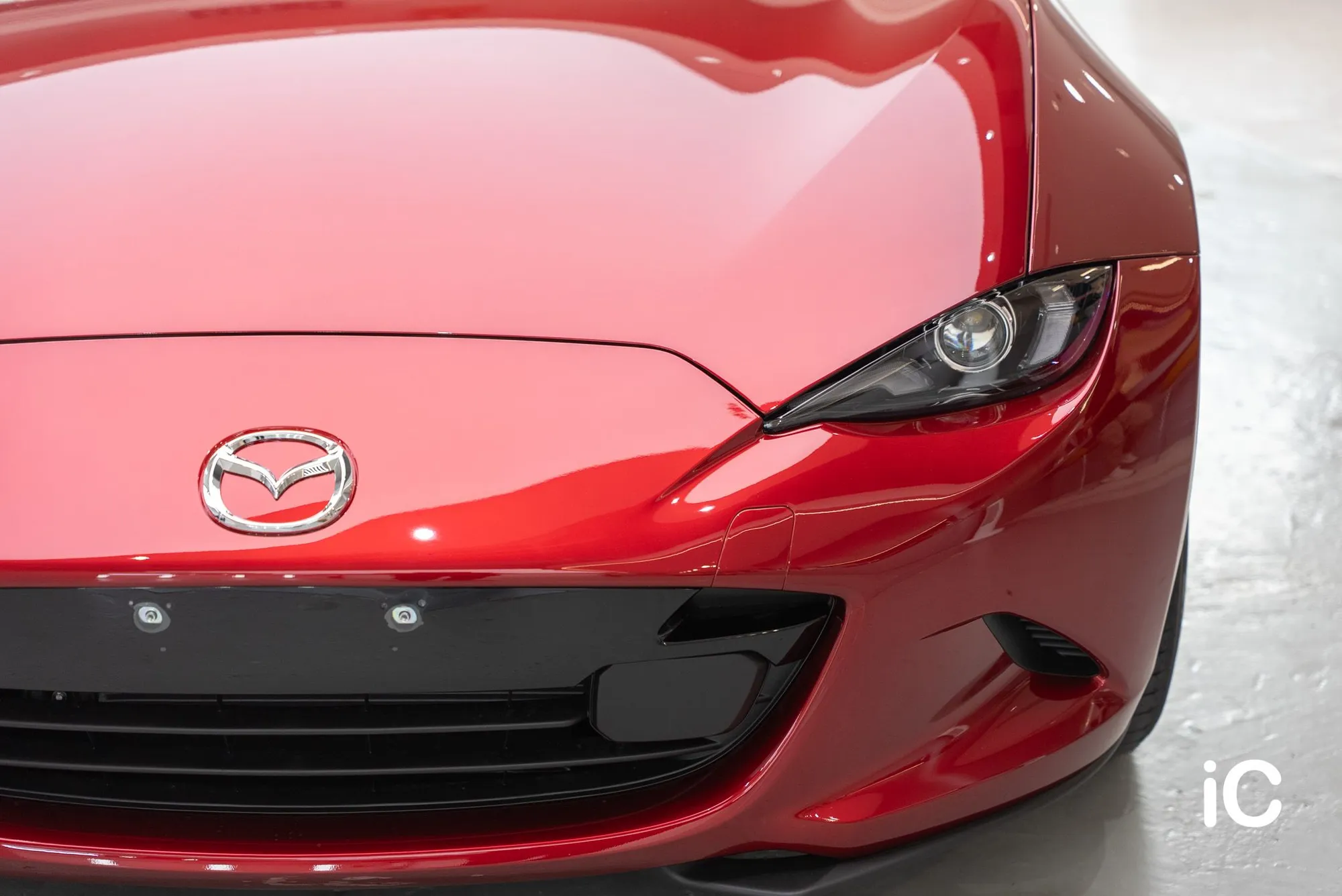 Mazda MX-5 車頭徽章、頭燈與下格柵