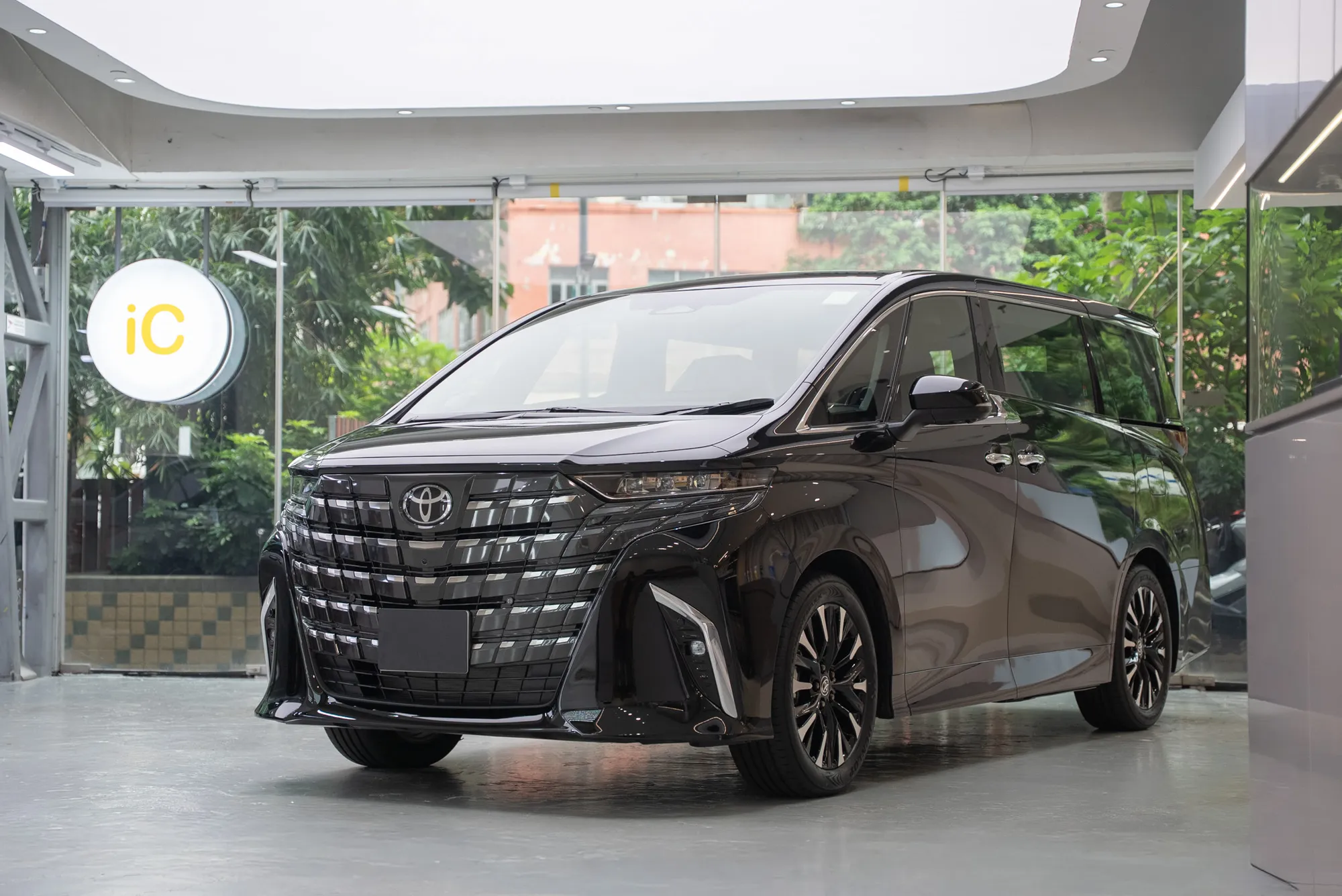 Toyota Alphard 透明 PPF 施工作品