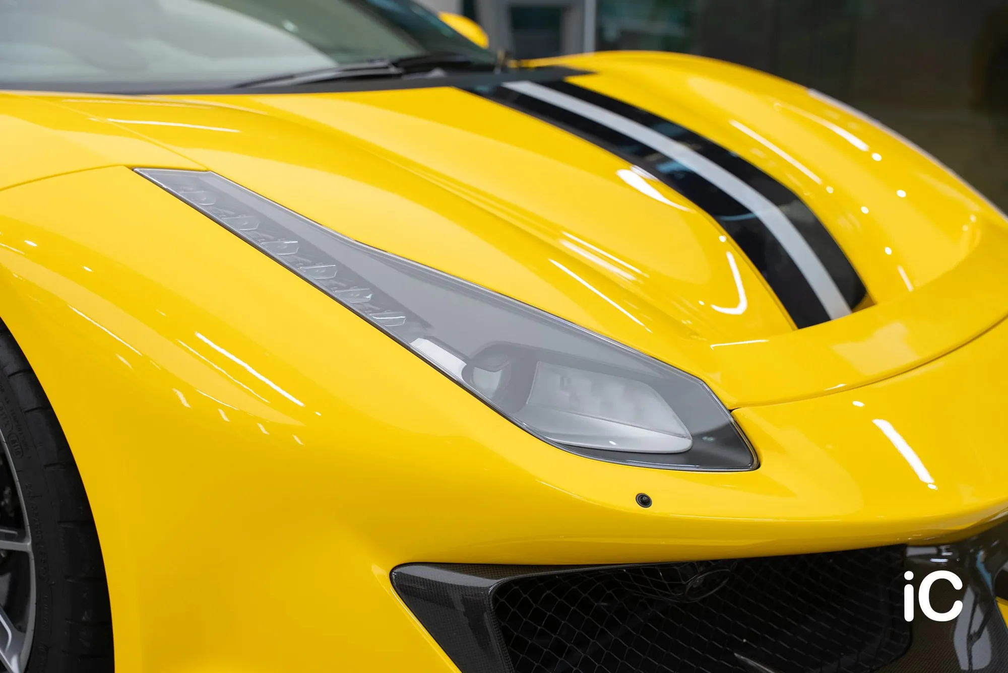 Ferrari 488 頭冚與頭燈完成效果