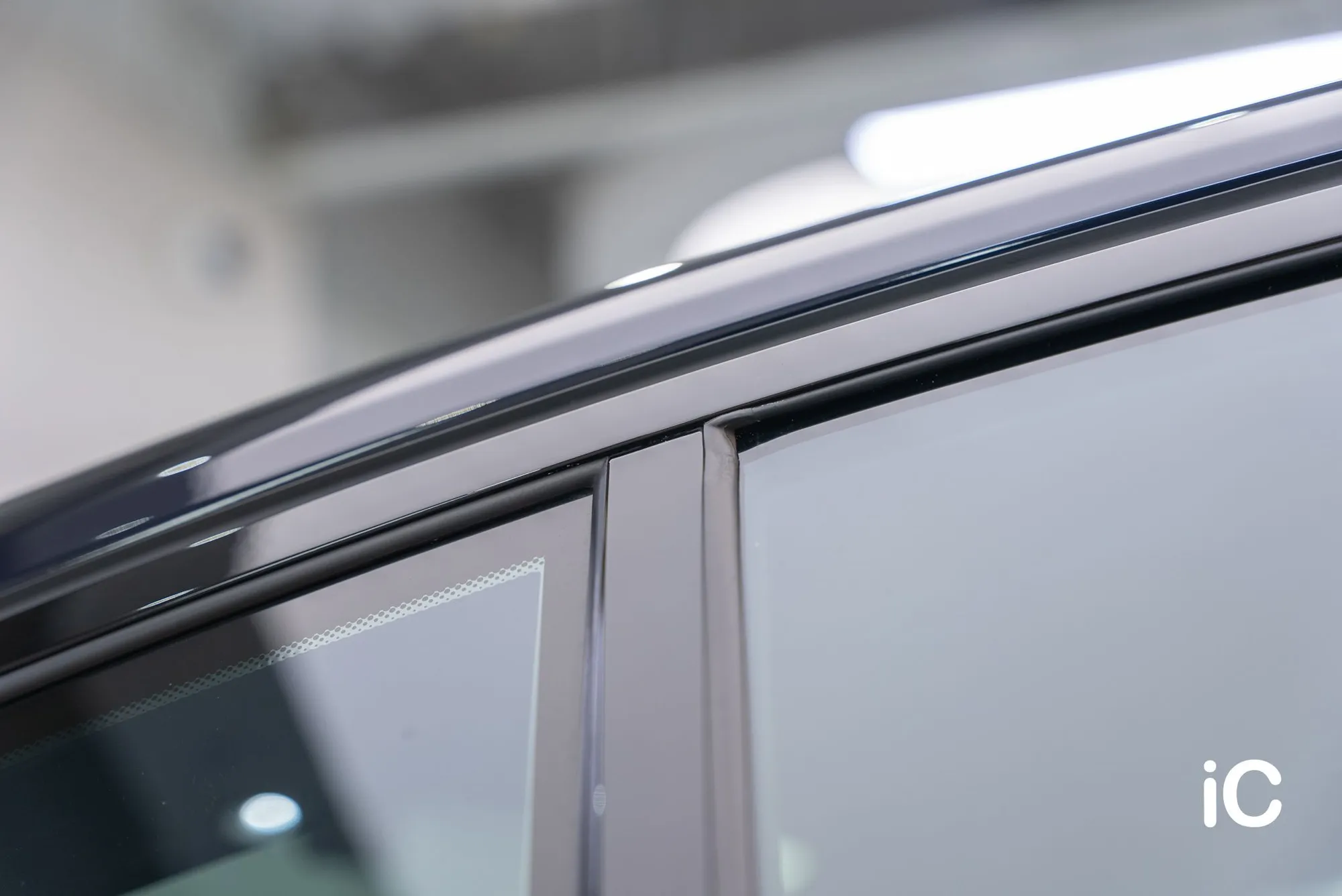 BMW THE 5 車頂窗框線條
